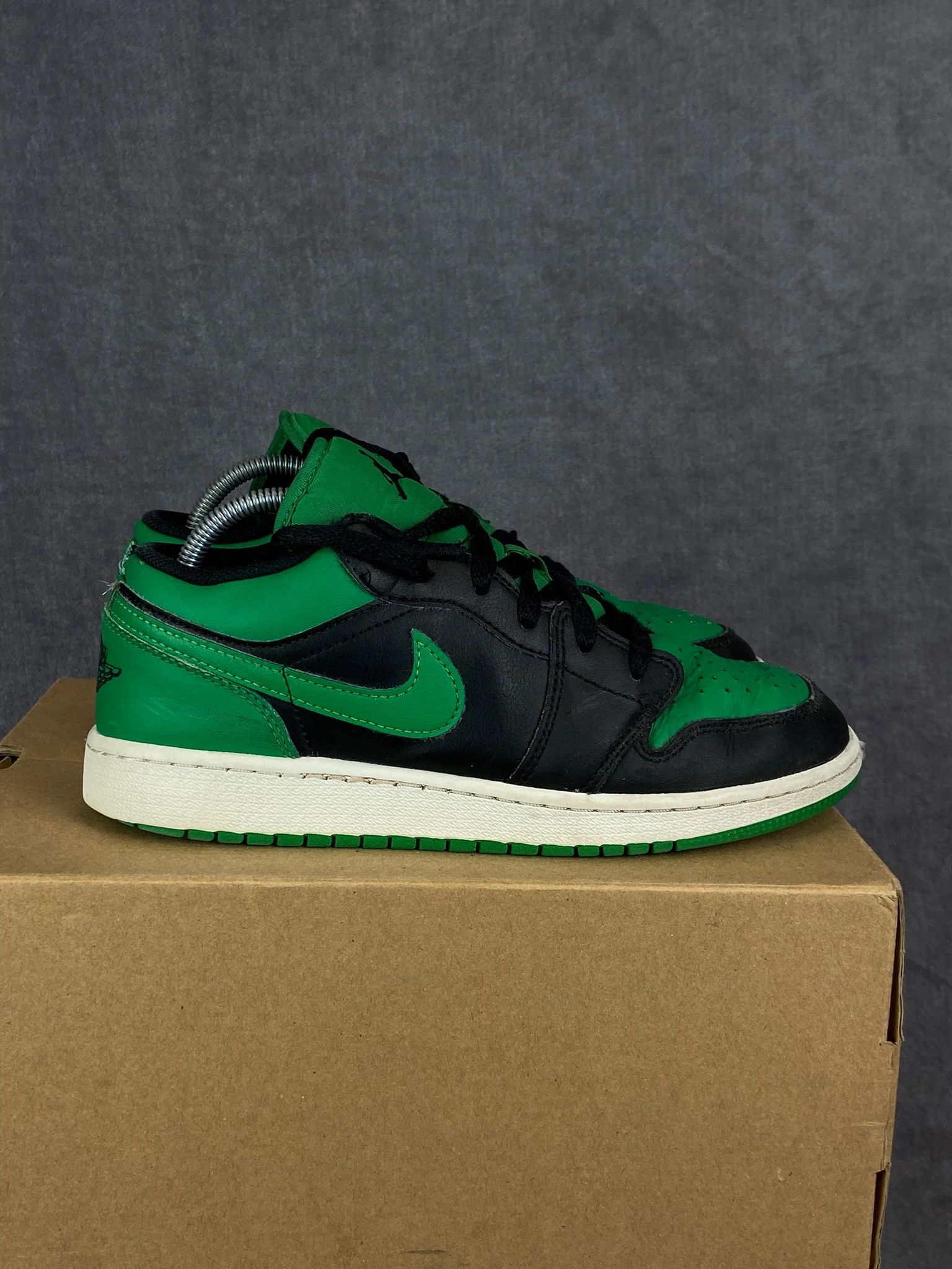 Nike Air Jordan 1 Low Black Green Sneakers 38.5 Size US 5.5 / EU 38 - 6 Thumbnail