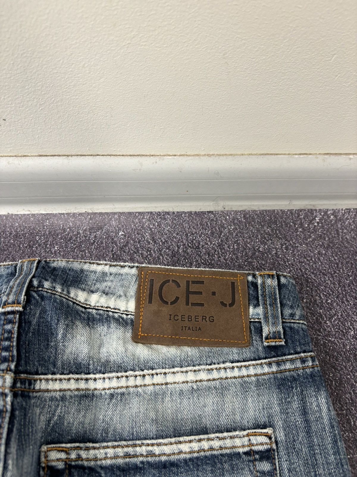 Iceberg Vintage Iceberg Women’s Faded Blue Denim Cropped Jeans Size 30" / US 8 / IT 44 - 12 Thumbnail