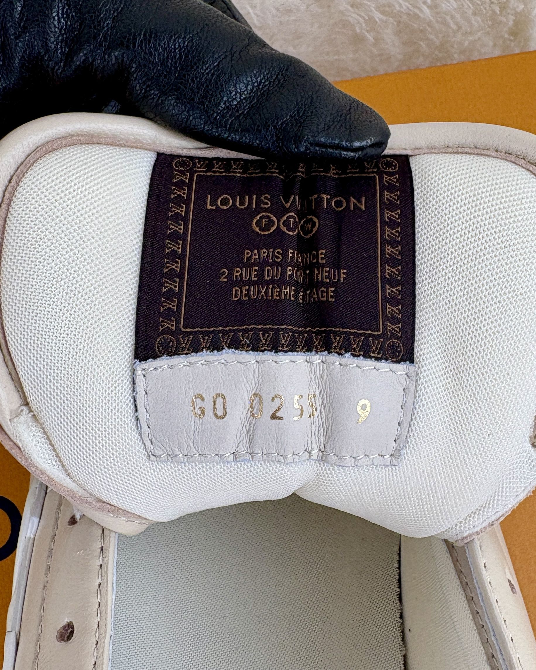 Louis Vuitton 100% original L Vuitton BUTTERSOFT men's sneakers. UK Size 9 Size US 10 / EU 43 - 14 Thumbnail