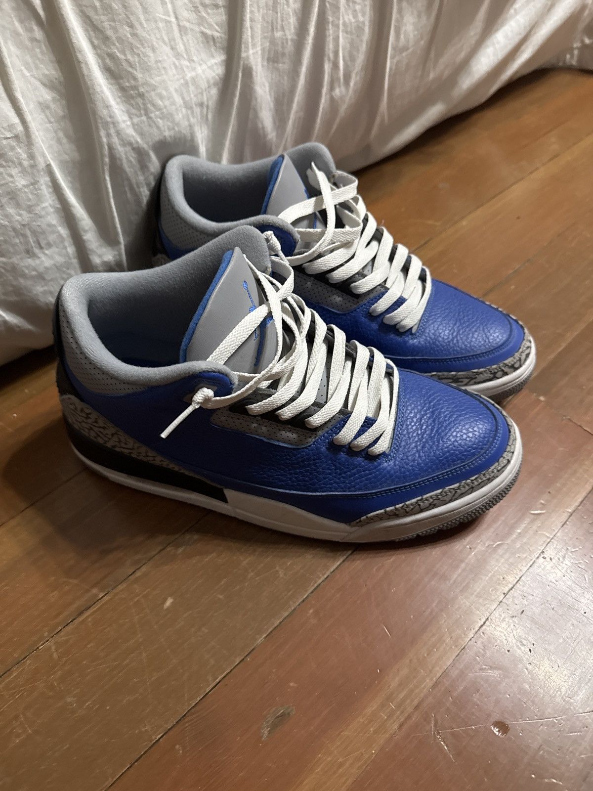 Jordan Brand × Nike Air Jordan 3 varsity royal Size US 10.5 / EU 43-44 - 2 Thumbnail