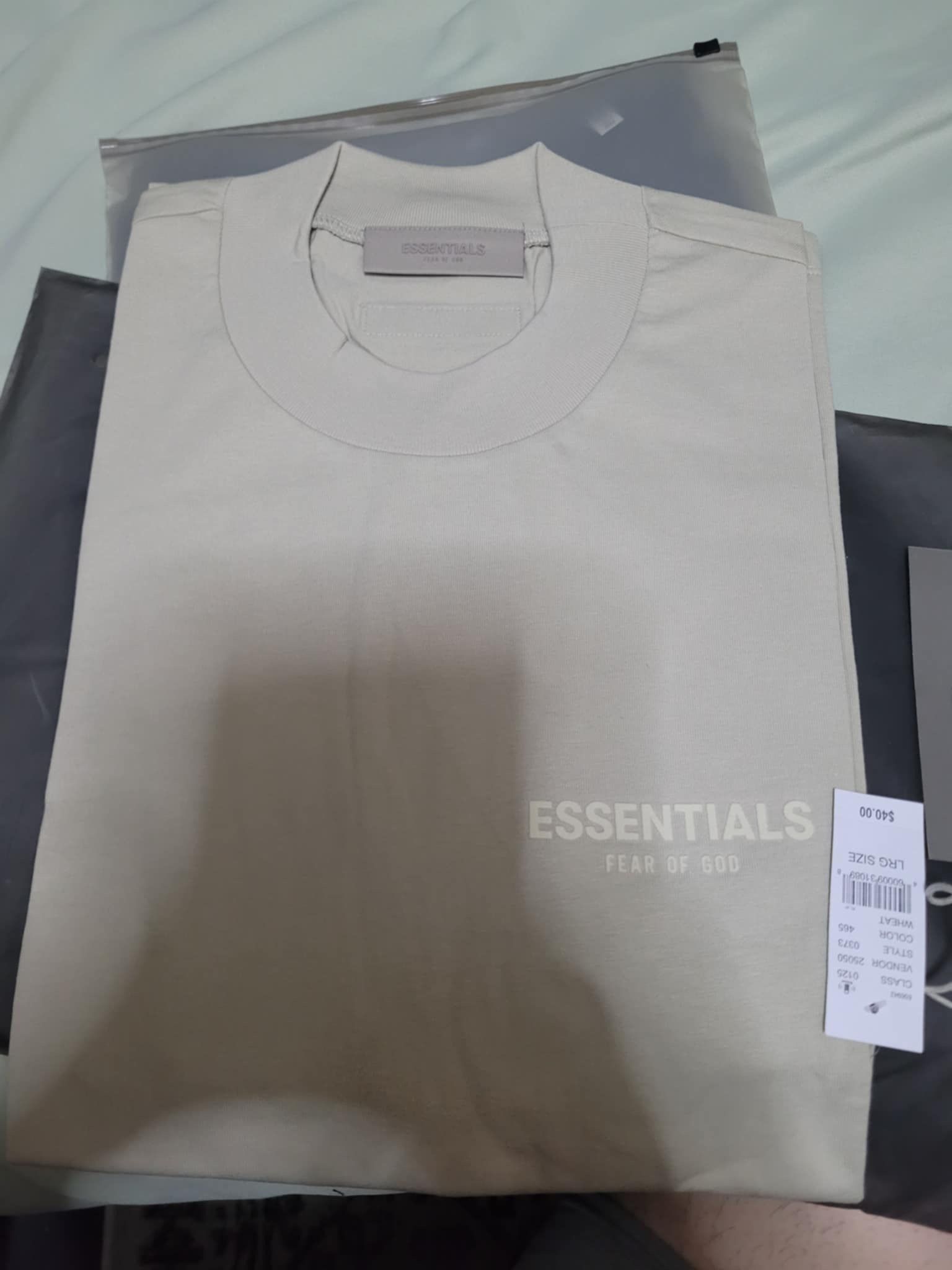 Fear of God sz L Fear of God Essentials T-shirt wheat SS22 Size US L / EU 52-54 / 3 - 4 Thumbnail