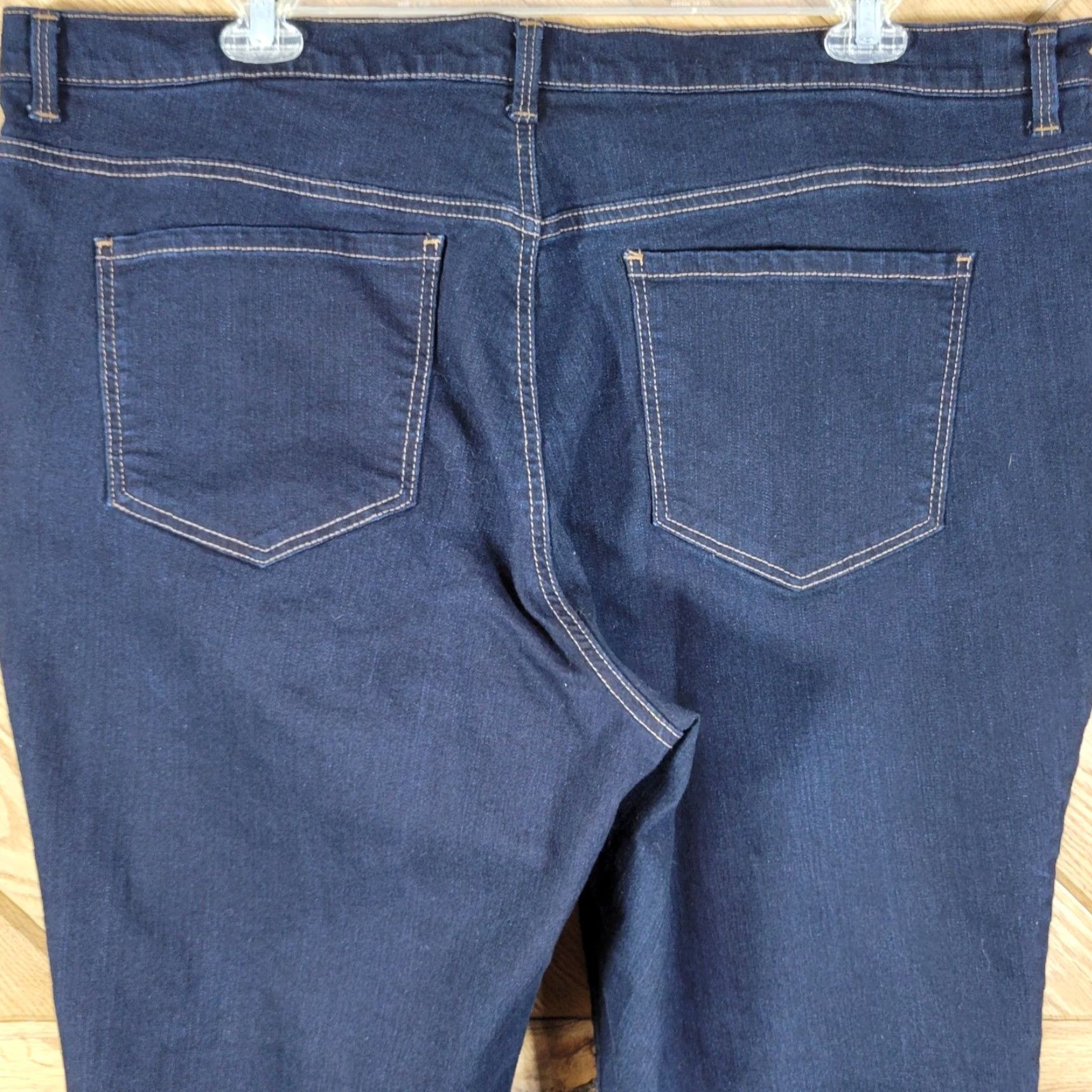Gloria Vanderbilt Gloria Vanderbilt Jeans Womens Plus 22W Dark Wash Denim Stretch Straight 27" Inseam Size 22W Blue Shirt? Size 40" / US 18 - 6 Thumbnail