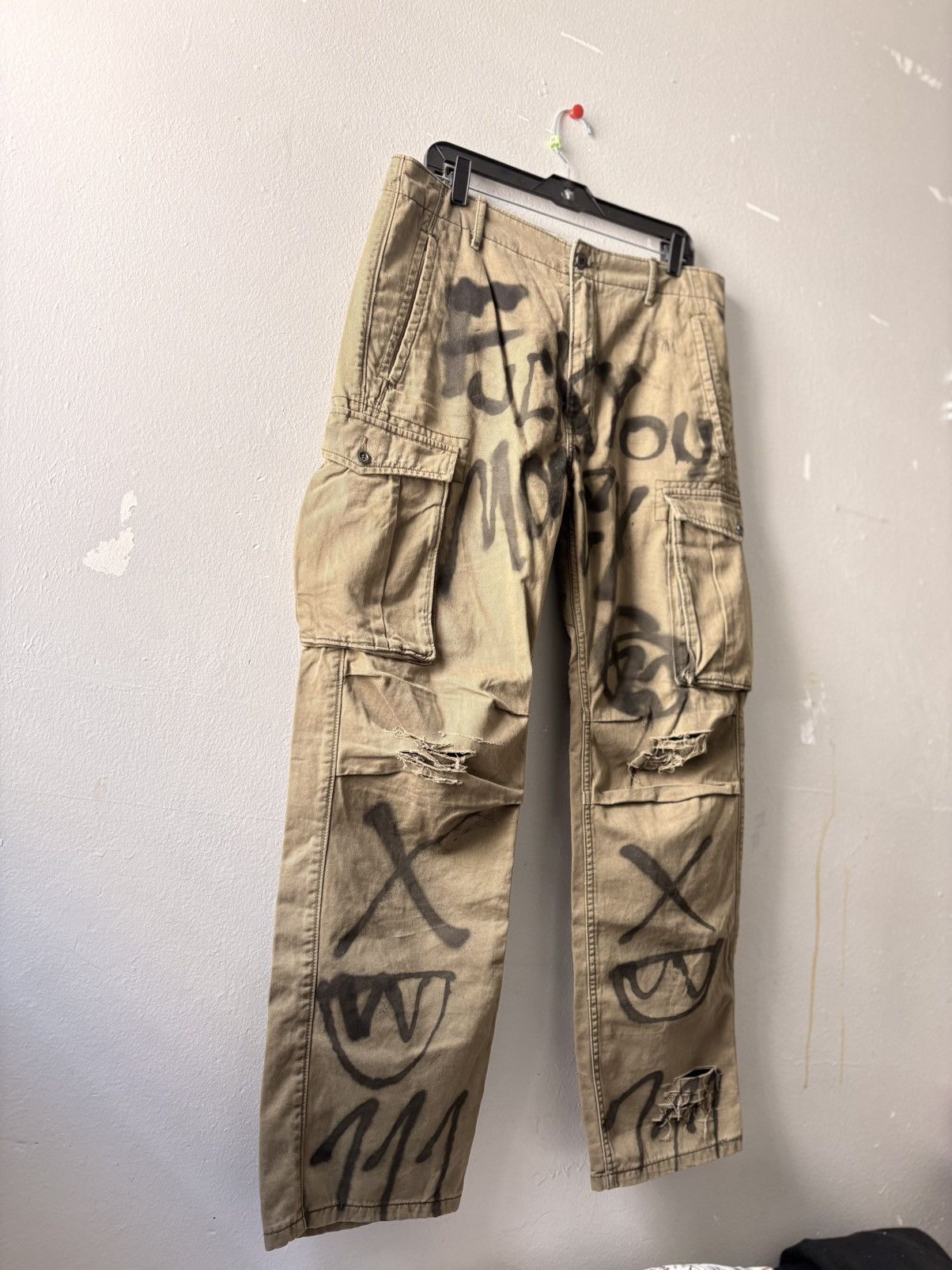Levi's Vintage Clothing Levi’s khaki cargo pants reworked by R7PZI. Size US 33 - 2 Thumbnail