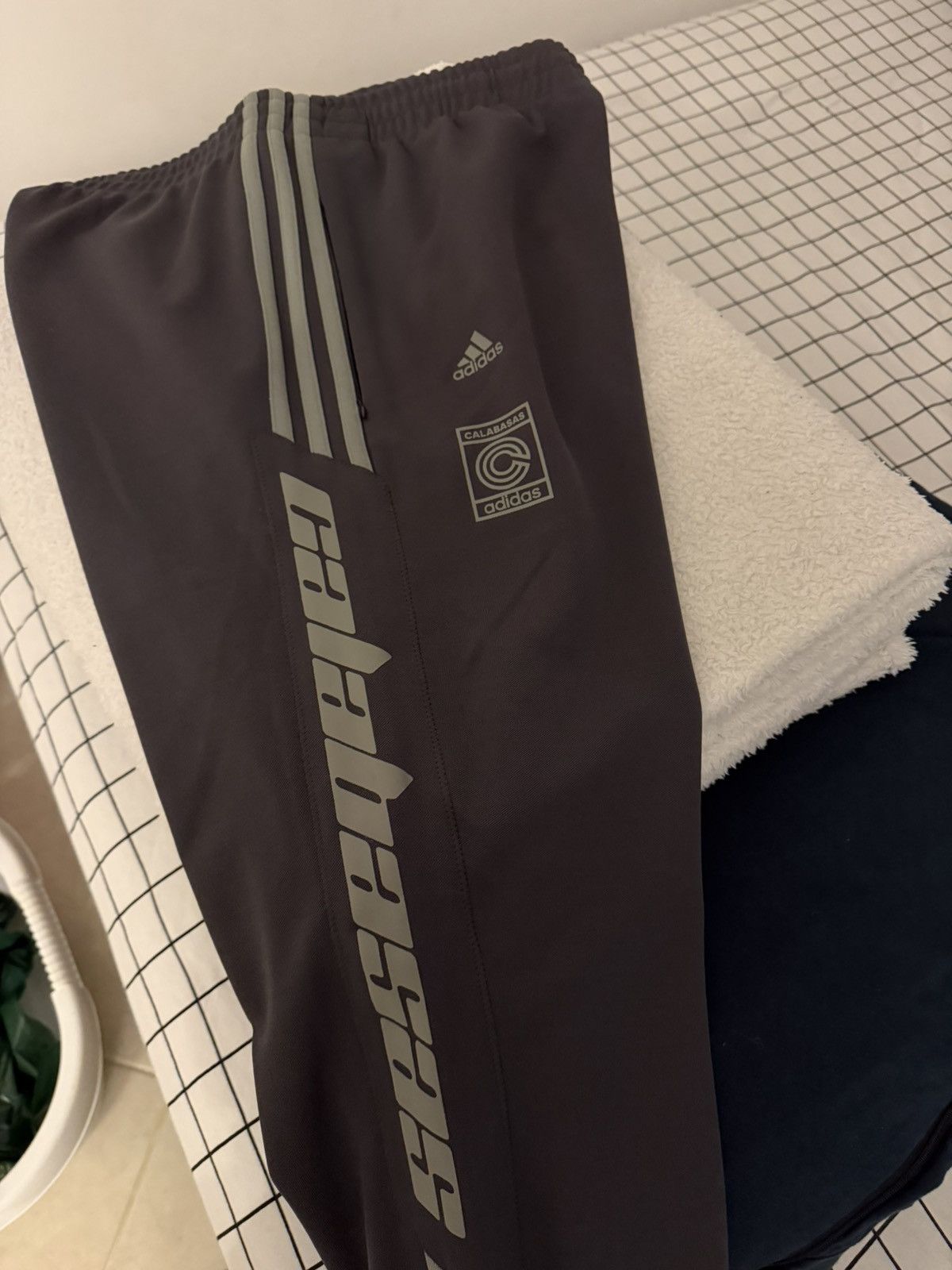 Adidas × Kanye West Adidas Kanye West Calabasas Trackpants / L Size US 32 / EU 48 - 4 Thumbnail