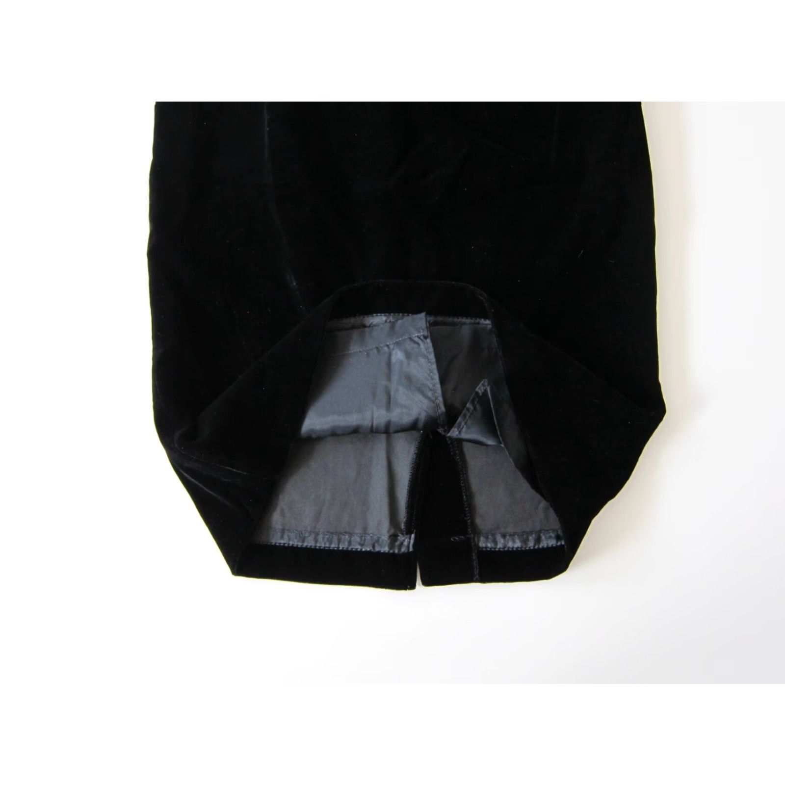 Liz Claiborne VINTAGE Liz Claiborne Collection Black Velvet Straight Pencil Skirt Women 8 Size 30" / US 8 / IT 44 - 6 Thumbnail