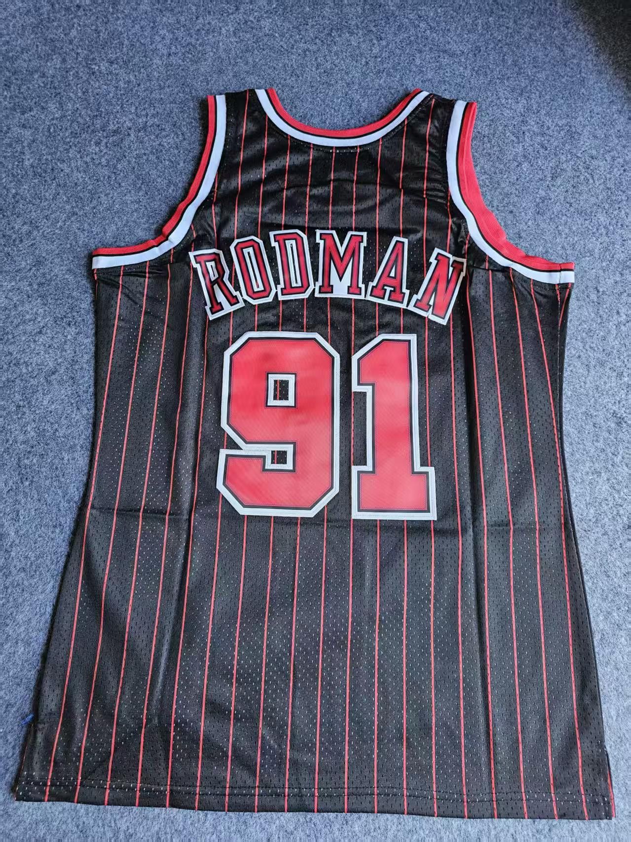 NBA 1995 96 Chicago Bulls 91 Dennis Rodman Jersey Size US M / EU 48-50 / 2 - 2 Thumbnail