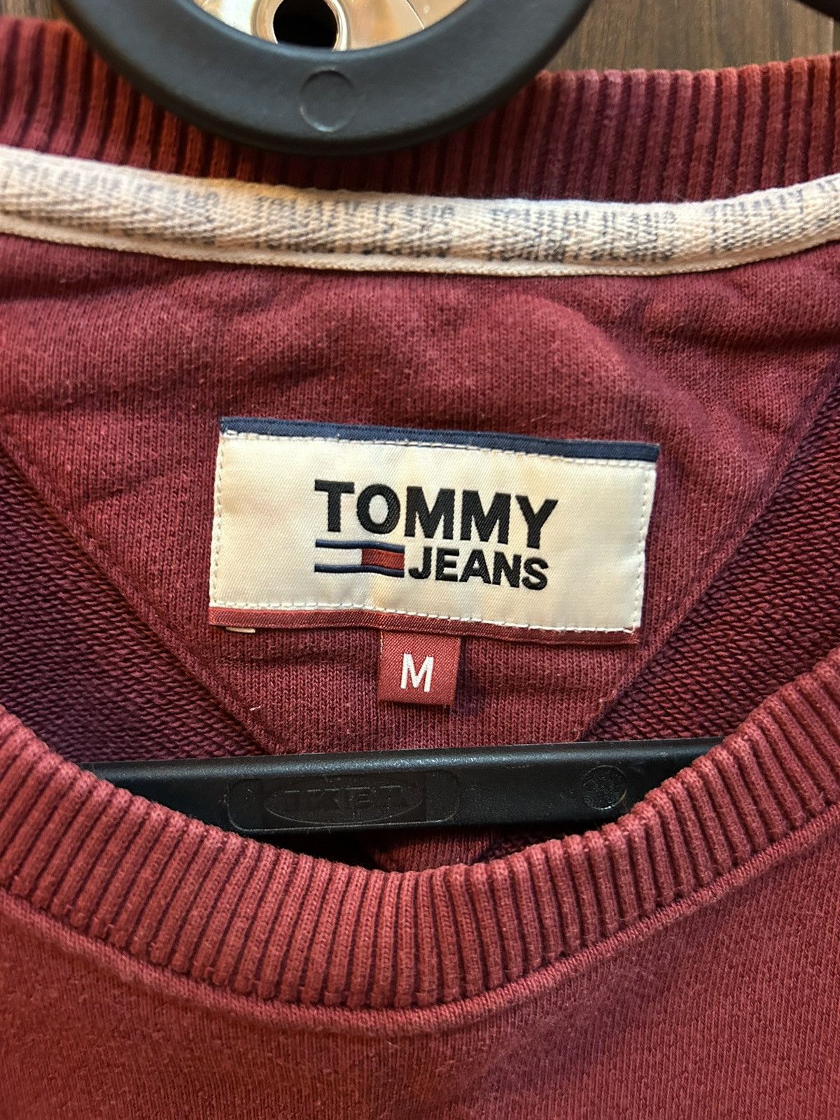 Tommy Hilfiger Tommy Jeans Logo Crewneck Sweatshirt – Burgundy Size US M / EU 48-50 / 2 - 3 Thumbnail