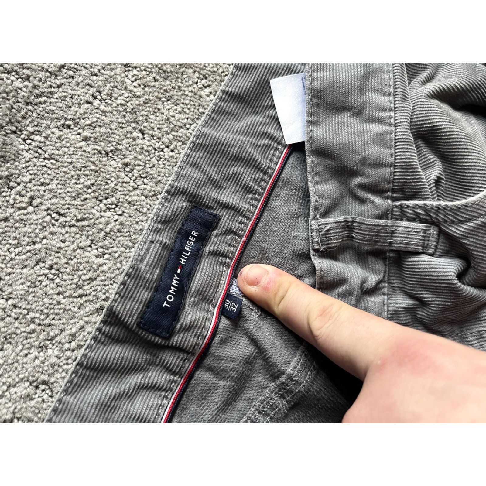 Tommy Hilfiger VINTAGE Tommy Hilfiger Gray Corduroy Chino Pants Mens 30x32 Distressed 90s Retro Size US 30 / EU 46 - 5 Thumbnail
