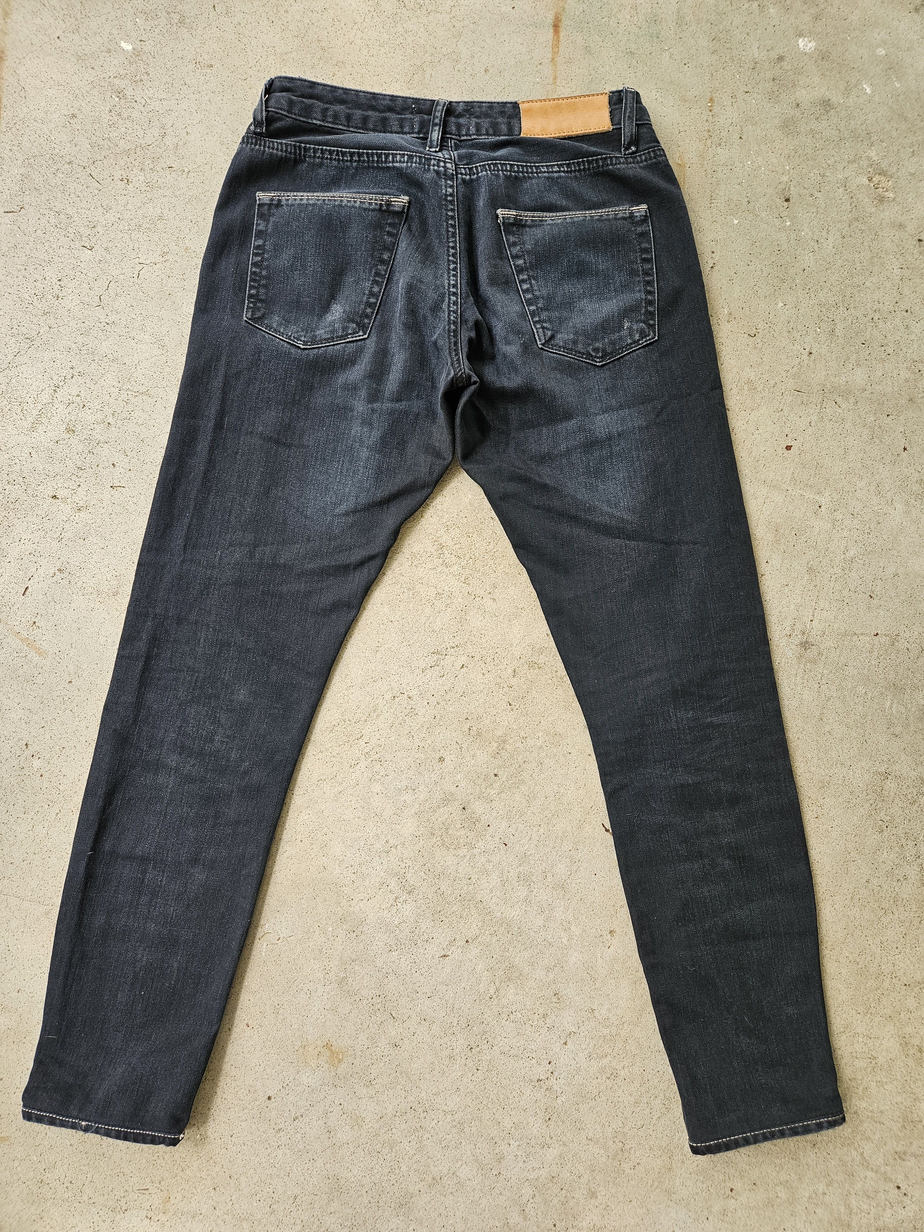 Acne Studios Hug Blackness Dark Blue Leather Patch Denim Jeans Size US 28 / EU 44 - 2 Thumbnail