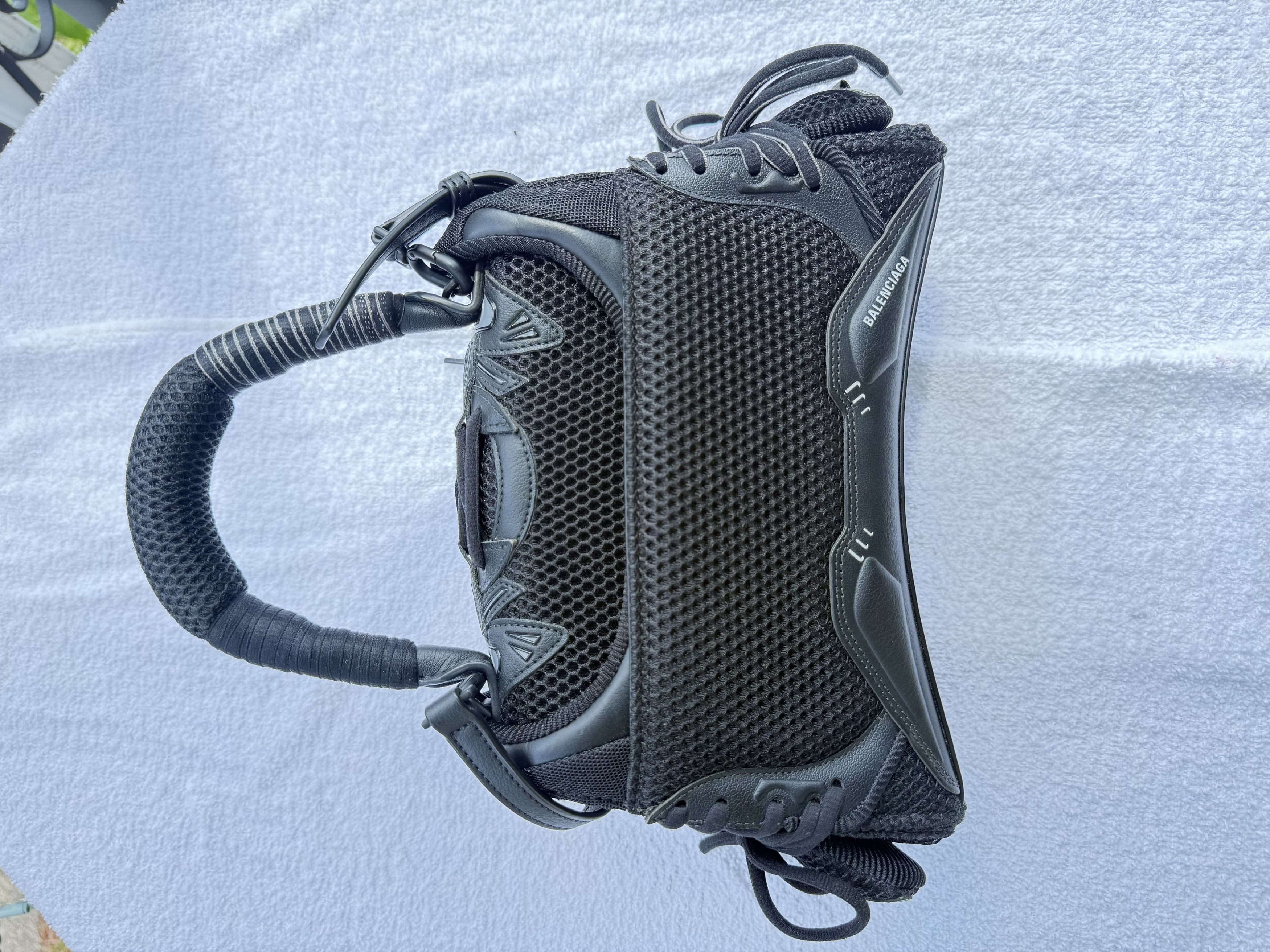 Balenciaga Balenciaga Sneaker Head Mesh Crossbody Size ONE SIZE - 8 Thumbnail