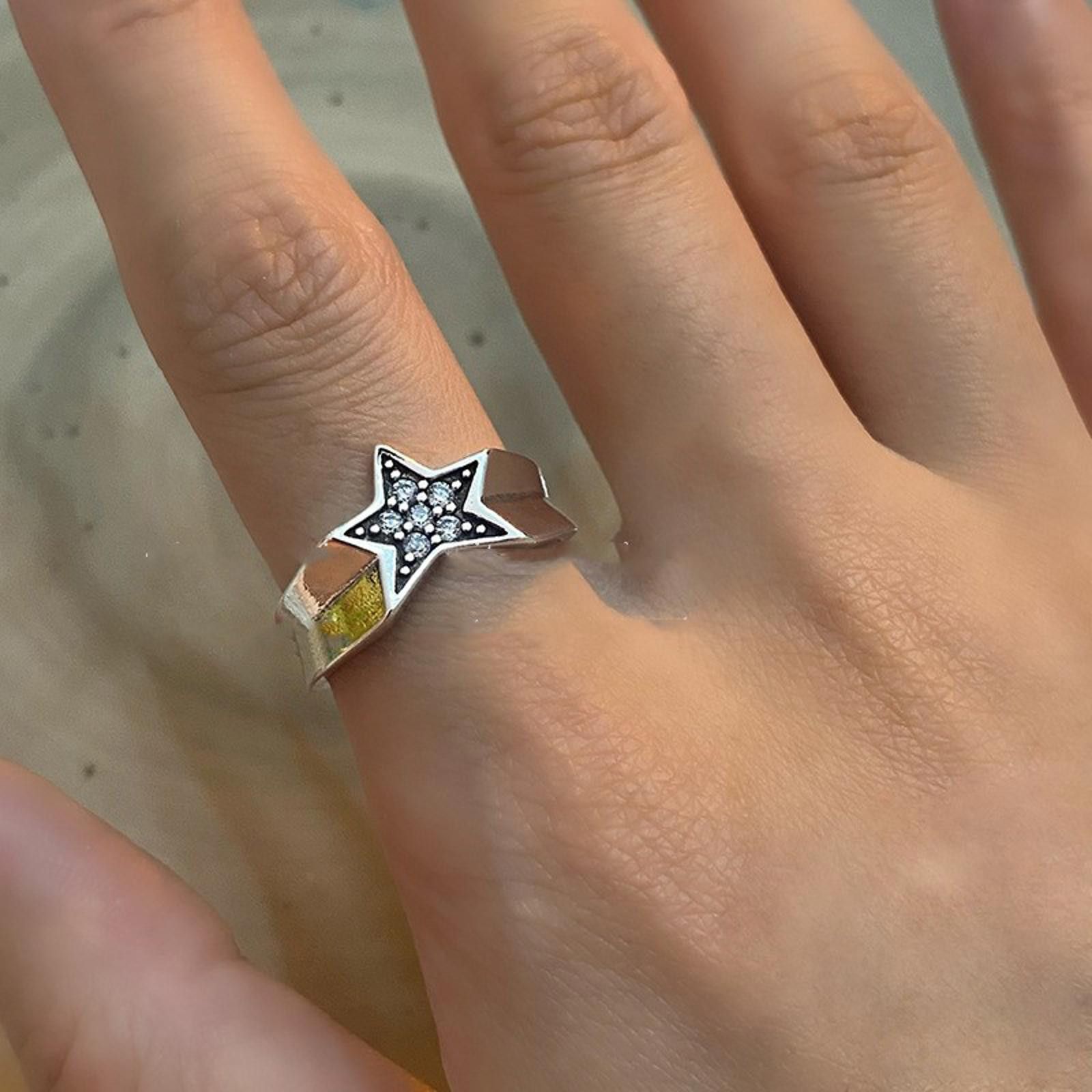 The Unbranded Brand Female Minority Design Y2k Five Pointed Star Vintage Ring Size ONE SIZE - 1 Thumbnail