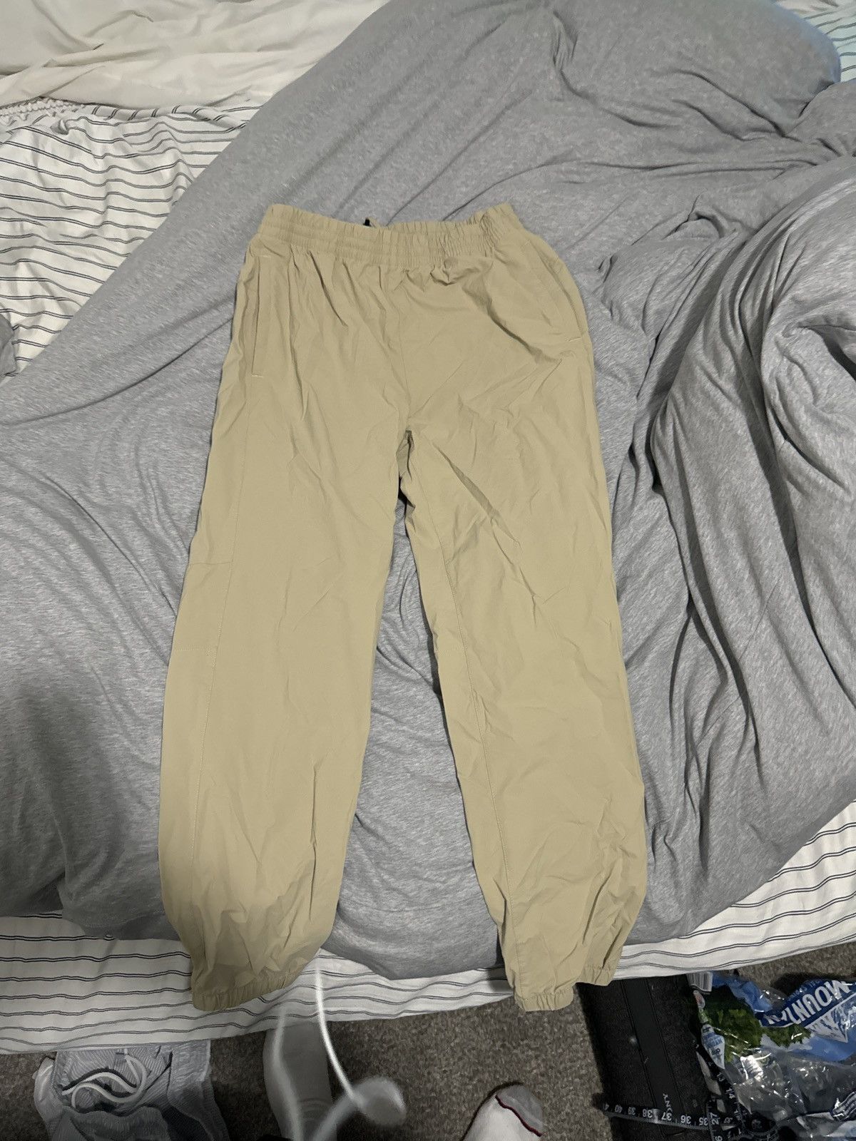 Weatherproof Waterproof jogger unsure of brand name Size US 32 / EU 48 - 3 Thumbnail