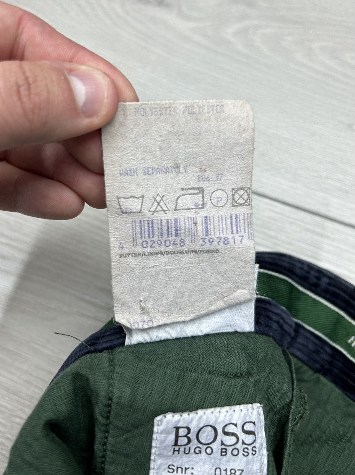 Hugo Boss × Vintage Hugo Boss Vintage Navy Velvet Baggy Pant Size 34 Size US 34 / EU 50 - 9 Thumbnail