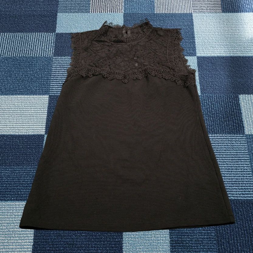 H&M H&M Tank Womens L Black Lace Yoke Mock Neck Sleeveless Casual Size L / US 10 / IT 46 - 1 Thumbnail
