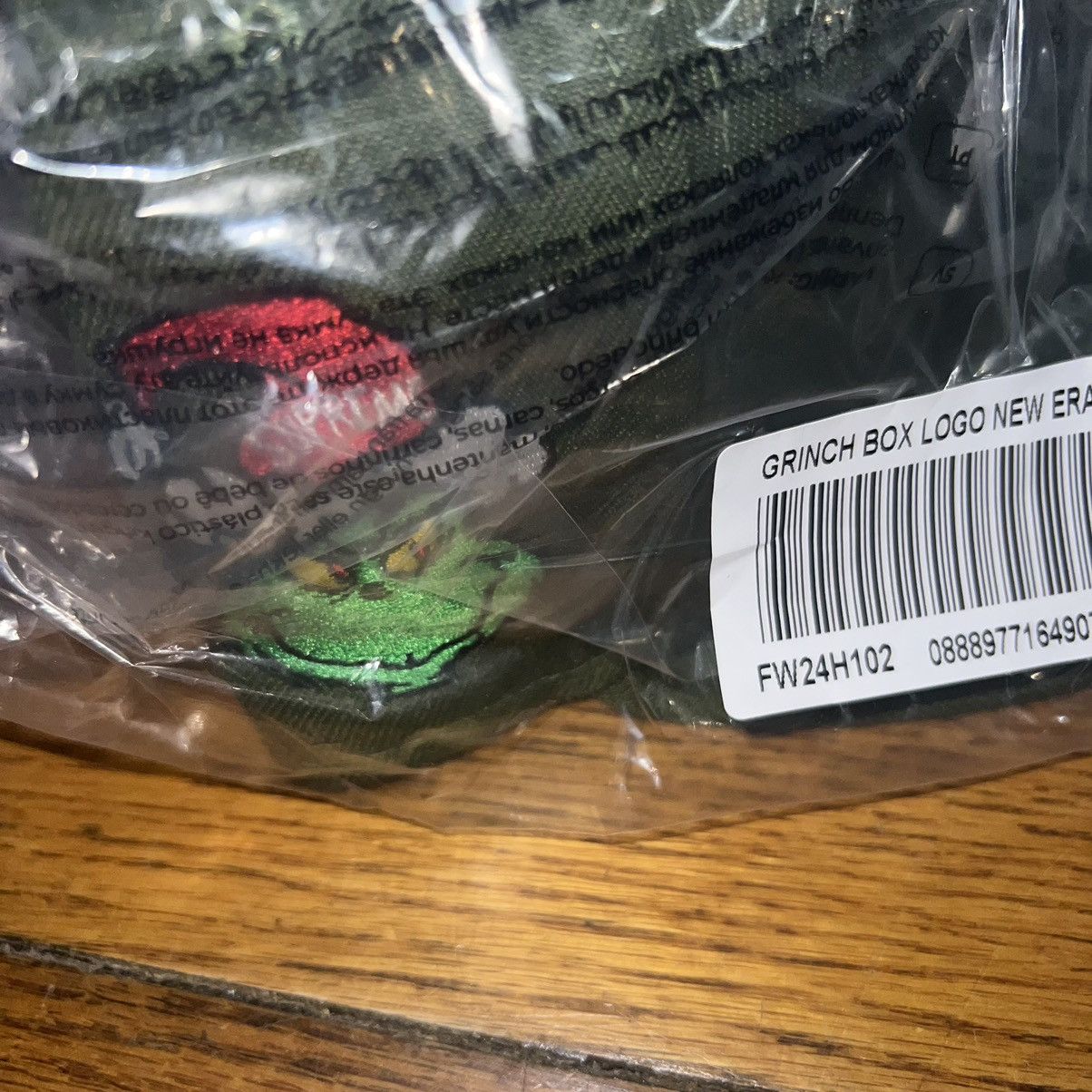 Supreme Supreme Grinch Box Logo New Era Fitted Hat Green Size 7 1/4 Size ONE SIZE - 6 Thumbnail