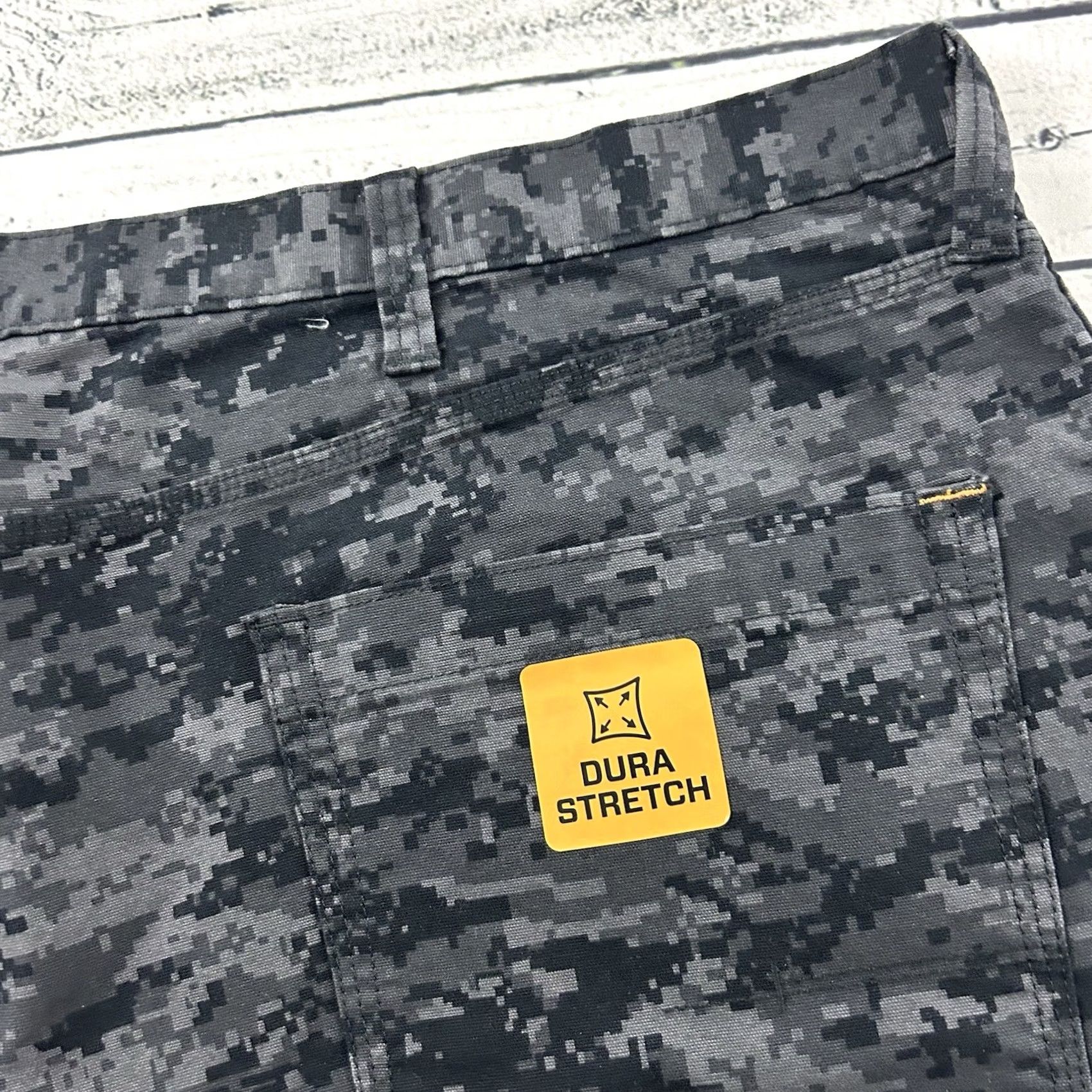 Ariat Ariat Relaxed 50 Black Gray M4 Utility Camo Print Shorts Men Cargo Size US 34 / EU 50 - 6 Thumbnail
