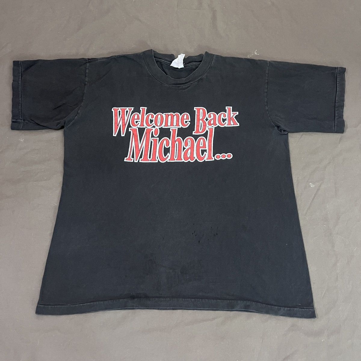 NBA × Vintage Vintage 90s Welcome Back Michael Tee XL Faded Single Stitch Size US XL / EU 56 / 4 - 2 Thumbnail