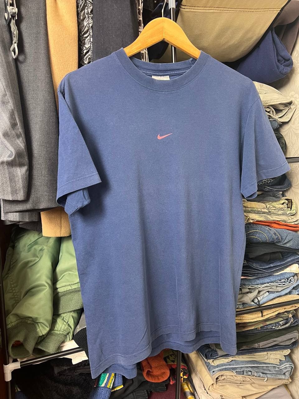 Other Vintage Nike centr logo swoosh Y2K t shirt Size US S / EU 44-46 / 1 - 2 Thumbnail