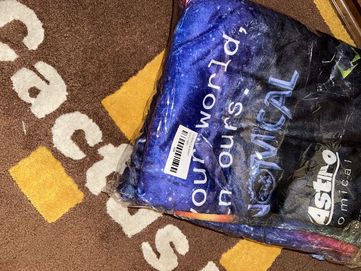 Travis Scott Travis Scott Cactus Jack FORTNITE WORLD PLUSH BLANKET 50x60 Size ONE SIZE - 2 Thumbnail