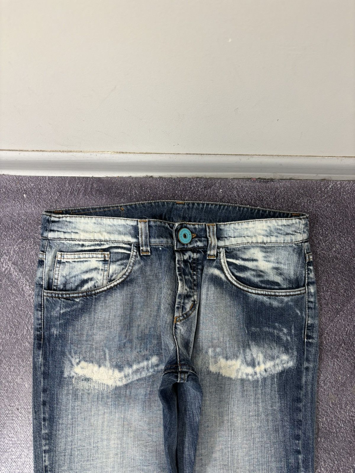 Iceberg Vintage Iceberg Women’s Faded Blue Denim Cropped Jeans Size 30" / US 8 / IT 44 - 4 Thumbnail