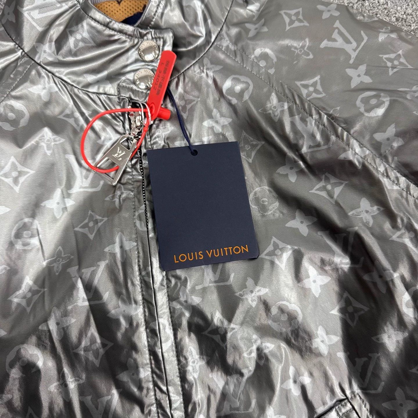 Louis Vuitton LV metallic silver allover logo jkt 36 new tags Size US S / EU 44-46 / 1 - 4 Thumbnail