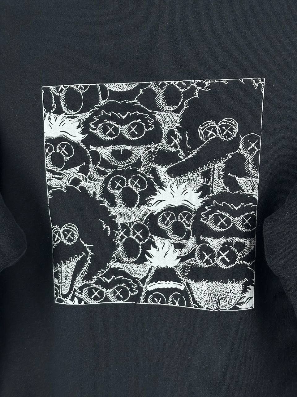 Kaws × Uniqlo KAWS x Uniqlo x Sesame Street Black Sweatshirt Size US S / EU 44-46 / 1 - 9 Thumbnail