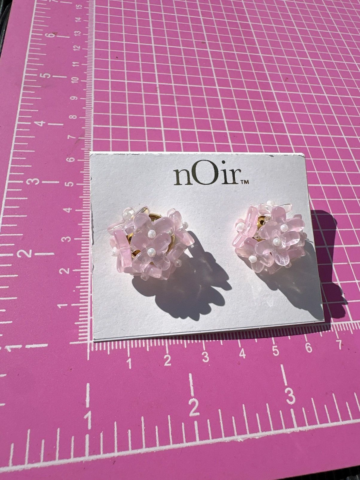 Designer Noir earrings gold tone pink flowers beaded studs Size ONE SIZE - 3 Thumbnail