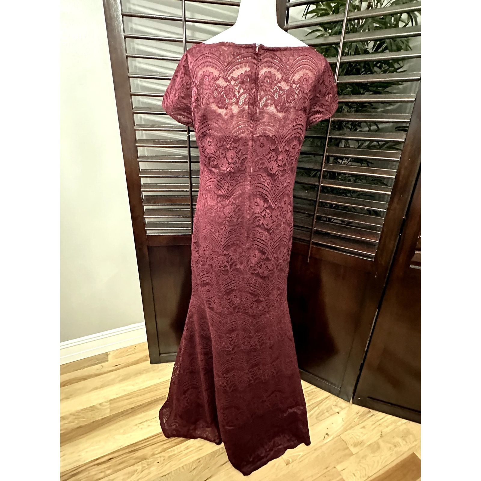 Other La Femme Women's Burgundy Short Sleeve Lace Maxi Dress 12 Size XL / US 12-14 / IT 48-50 - 5 Thumbnail