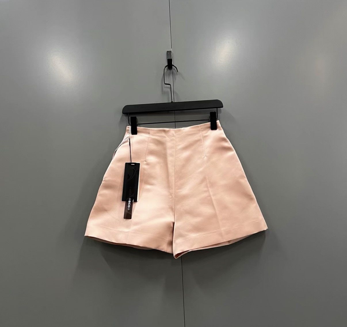 Fendi Fendi High-waisted Solid Color Slim-fit Shorts J41 Size 26" / US 2 / IT 38 - 2 Thumbnail