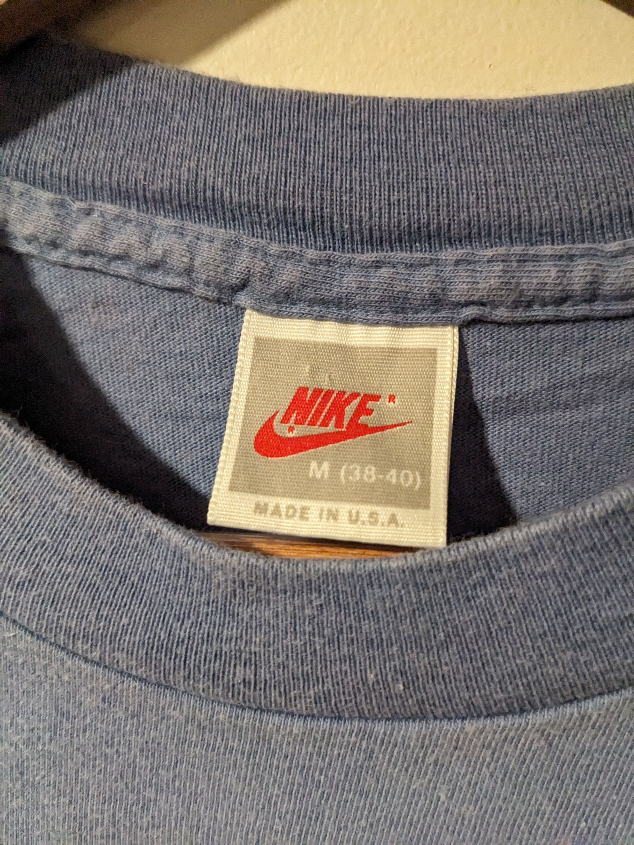 Nike × Vintage Vintage 90s Nike Swoosh Art Purple Medium Cropped T-Shirt Size M / US 6-8 / IT 42-44 - 4 Thumbnail