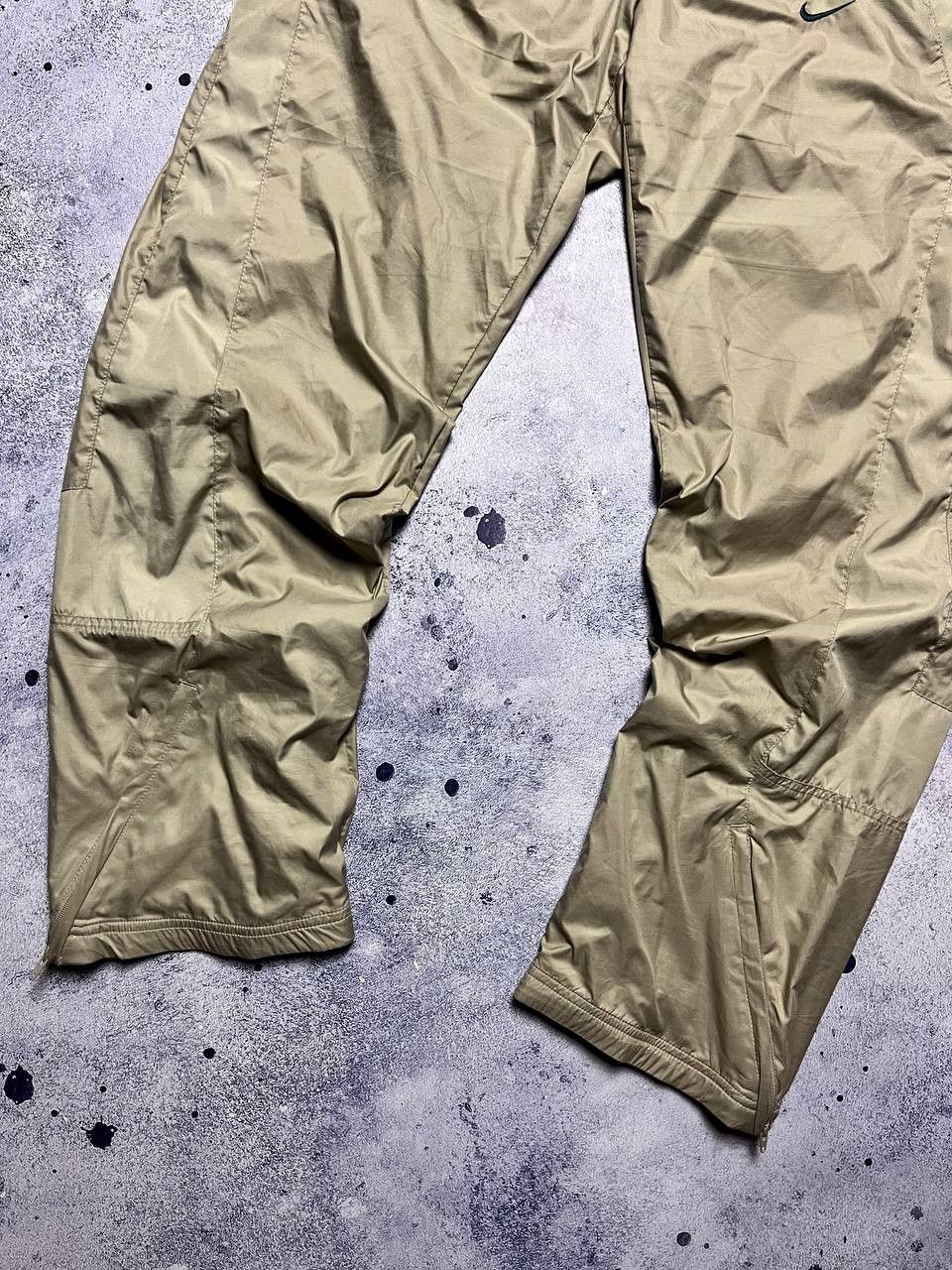 Nike Nike 90's Vintage Beige Nylon Baggy Sweatpants Y2K Hype Size US 30 / EU 46 - 2 Thumbnail