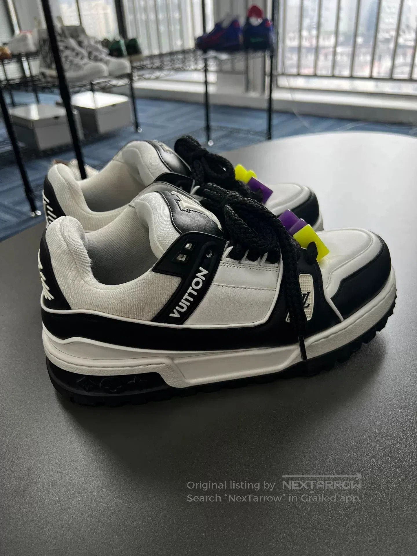 Louis Vuitton LV Black and White Sneakers Size 7. Size US 7 / EU 40 - 4 Thumbnail