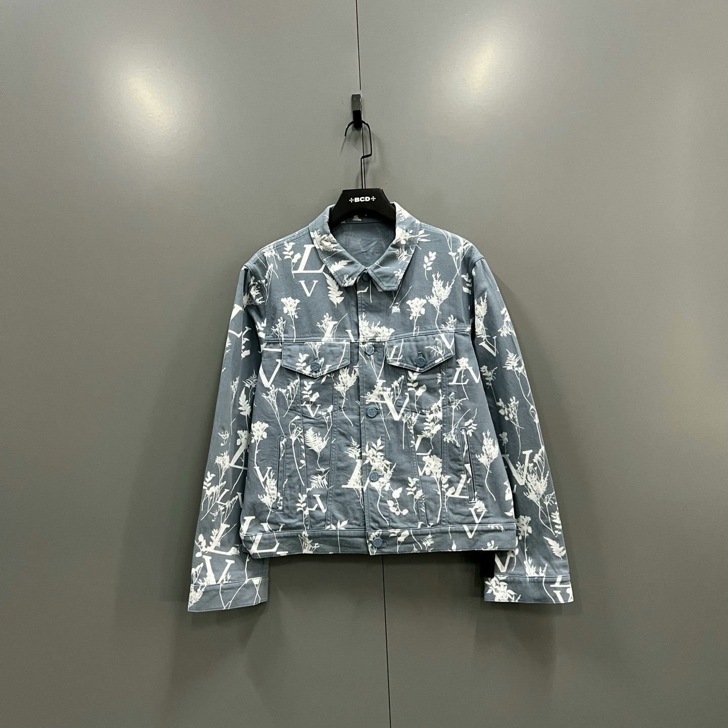 Louis Vuitton Louis Vuitton Plant Letter Print Denim Jacket Size US L / EU 52-54 / 3 - 1 Thumbnail