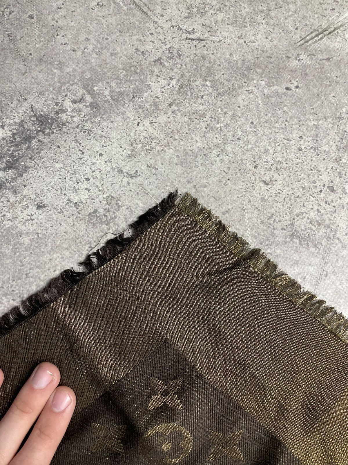 Louis Vuitton Louis Vuitton Brown and Gold Wool scarf Size ONE SIZE - 12 Thumbnail