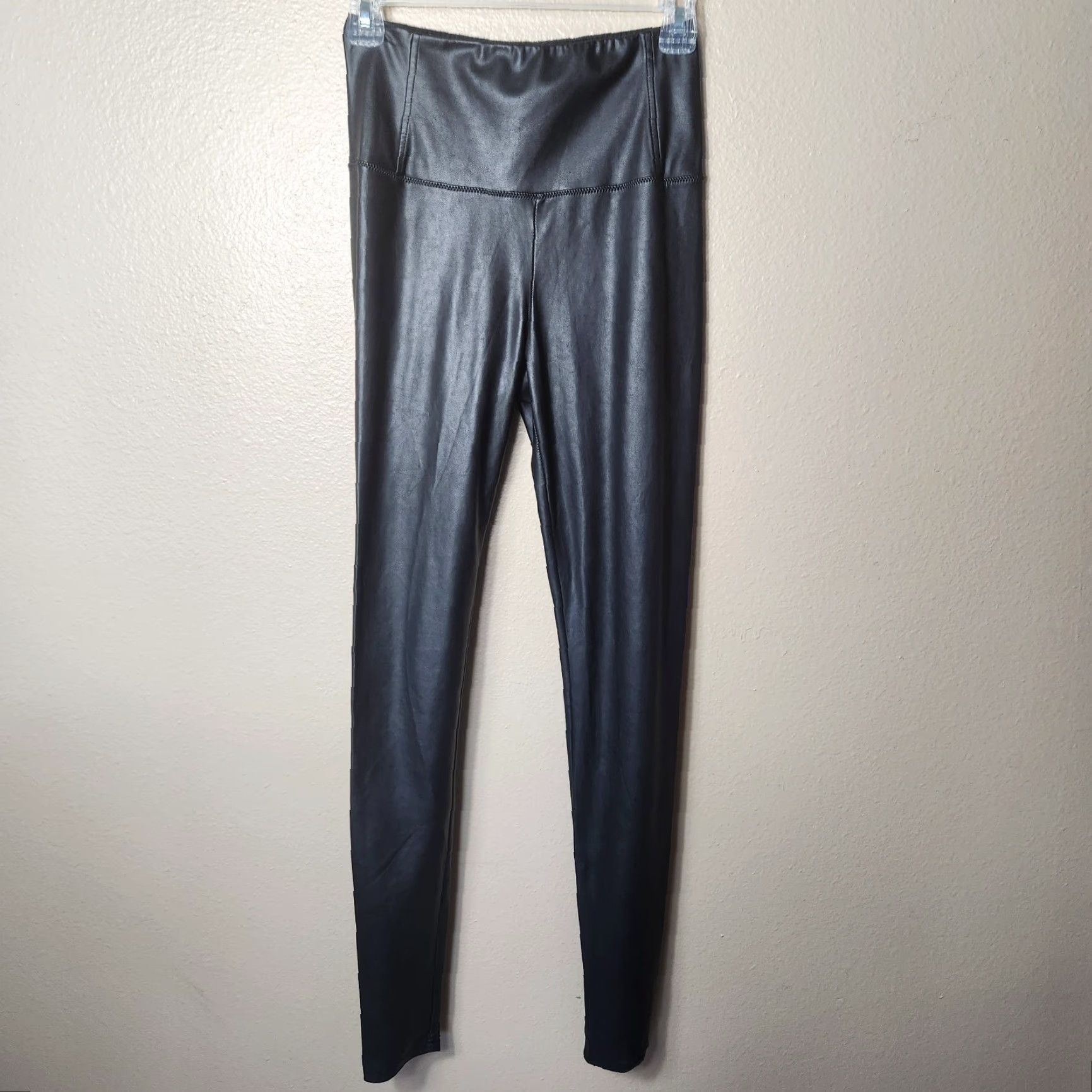Aritzia Wilfred Free Aritzia Daria Faux/Vegan Leather High Waisted Leggings S Black Womens Leggings Band Biker City Festival Going Out Gothic Rock Size 28" / US 6 / IT 42 - 2 Thumbnail