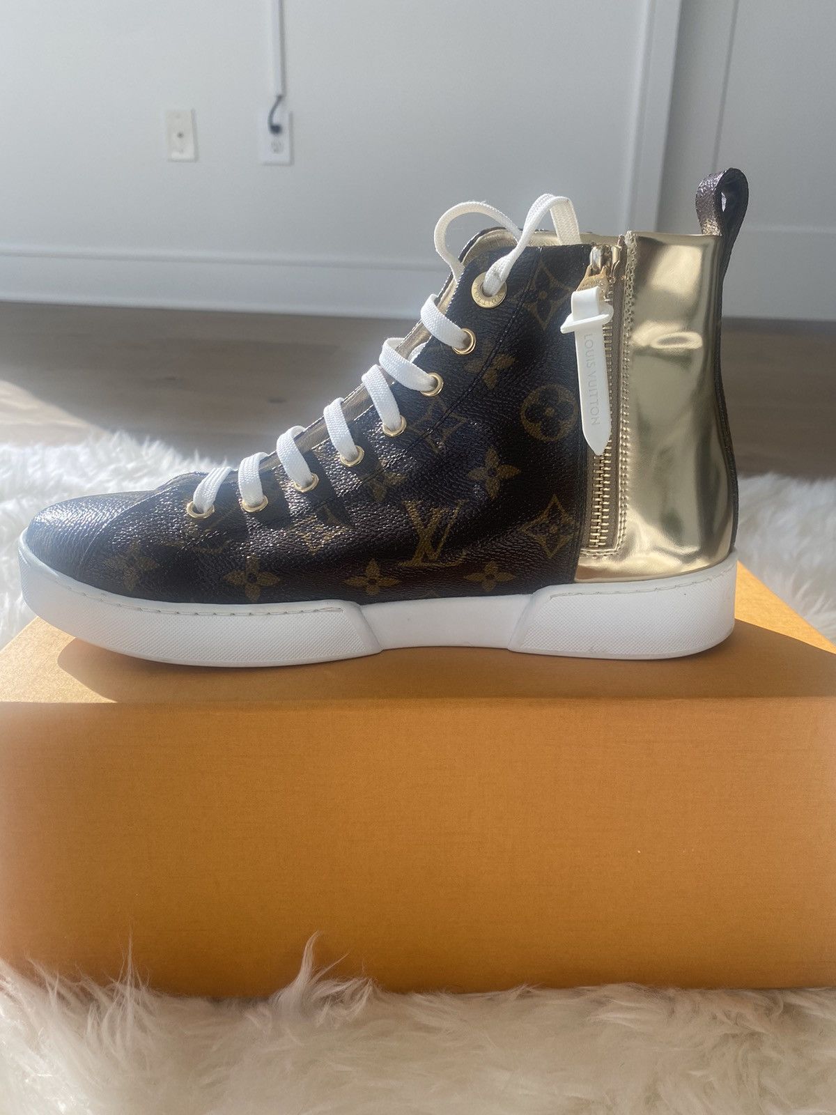 Louis Vuitton LV Monogram Sneakers Size US 7 / IT 37 - 2 Thumbnail