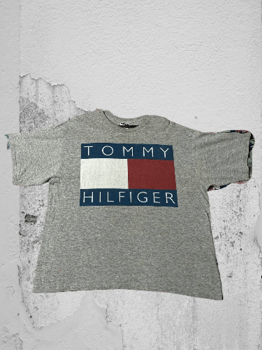Tommy Hilfiger Vintage Tommy Hilfiger Flag Tee Size US XL / EU 56 / 4 - 1 Thumbnail