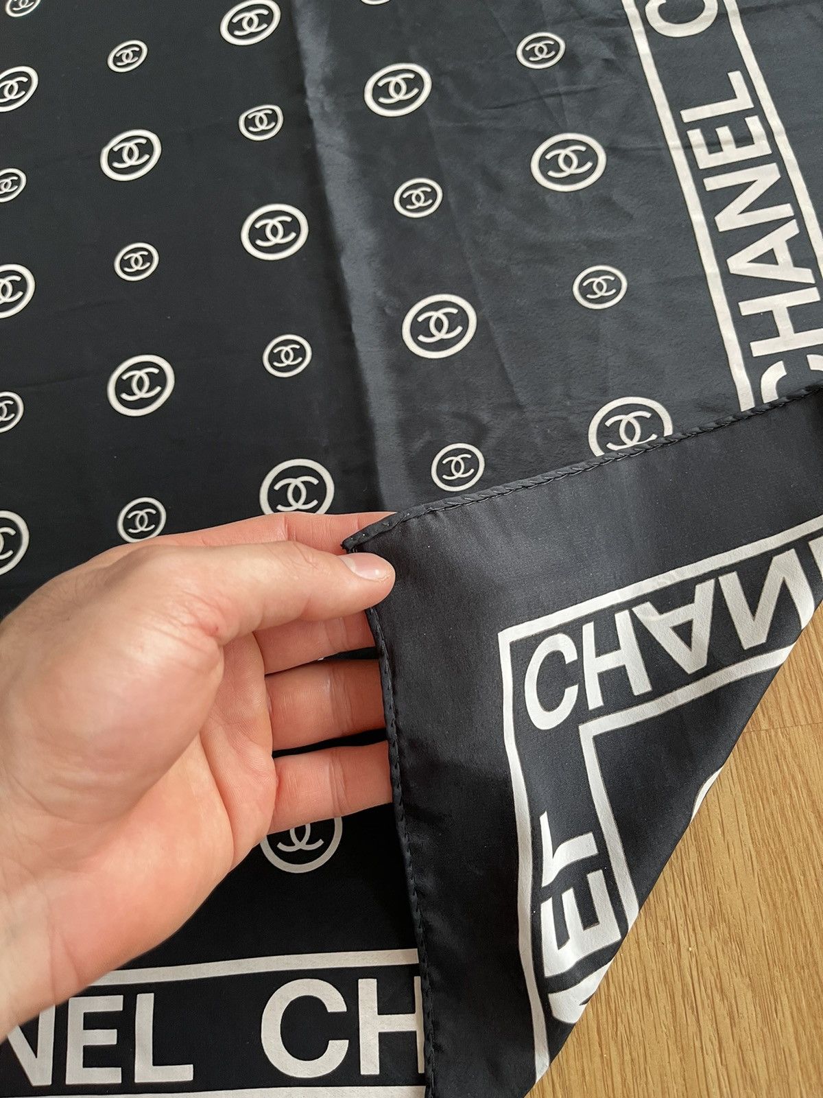 Chanel Scarf Chanel made in Italy monogram vintage luxury silk Size ONE SIZE - 6 Thumbnail