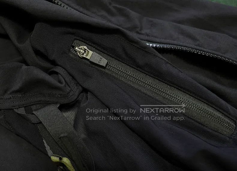 Acronym Acronym Lightweight nylon waterproof jacket Size US M / EU 48-50 / 2 - 3 Thumbnail