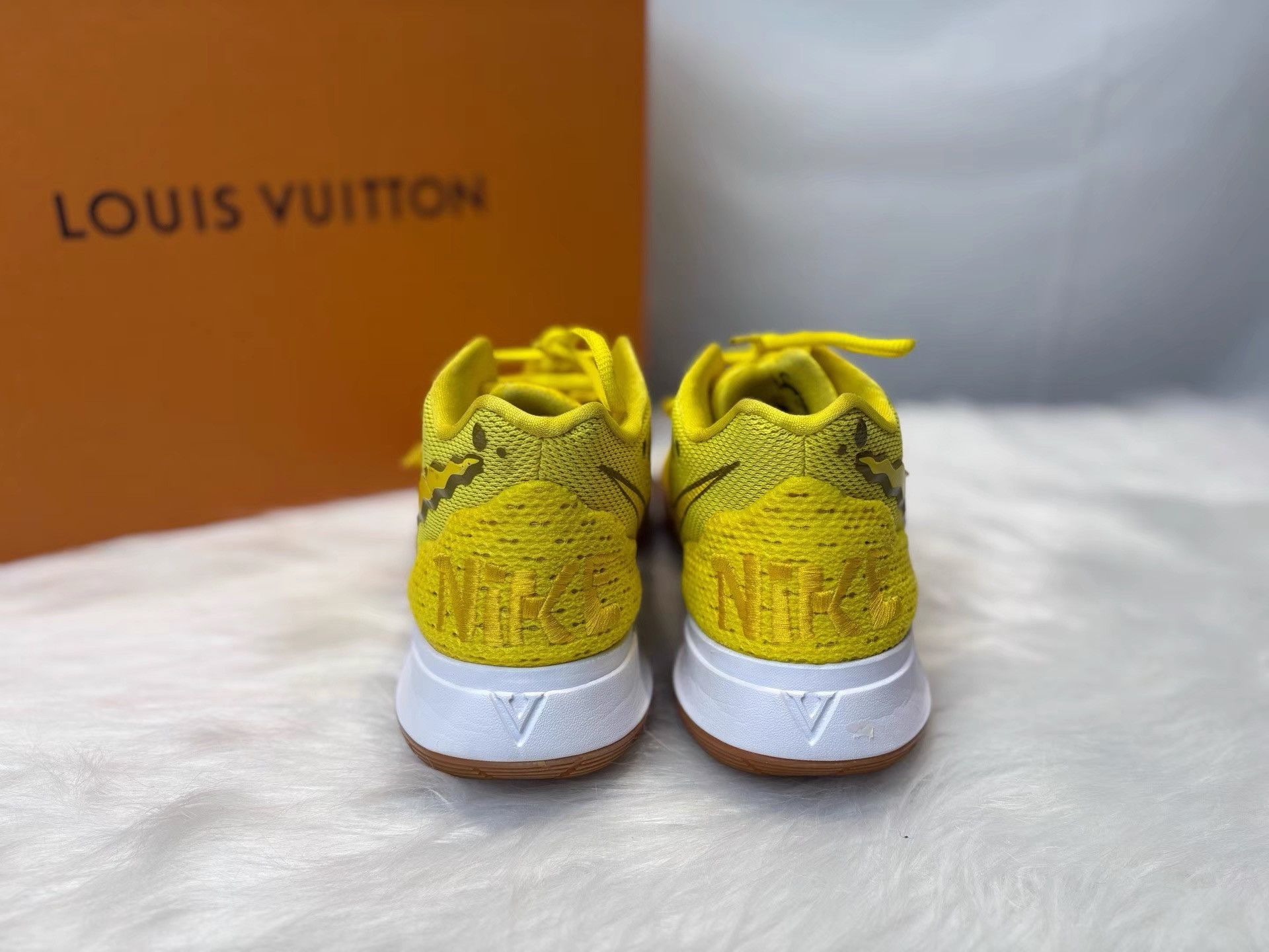 Nike Nike Kyrie 5 SpongeBob SquarePants Collaboration K36 Size US 8 / EU 41 - 3 Thumbnail