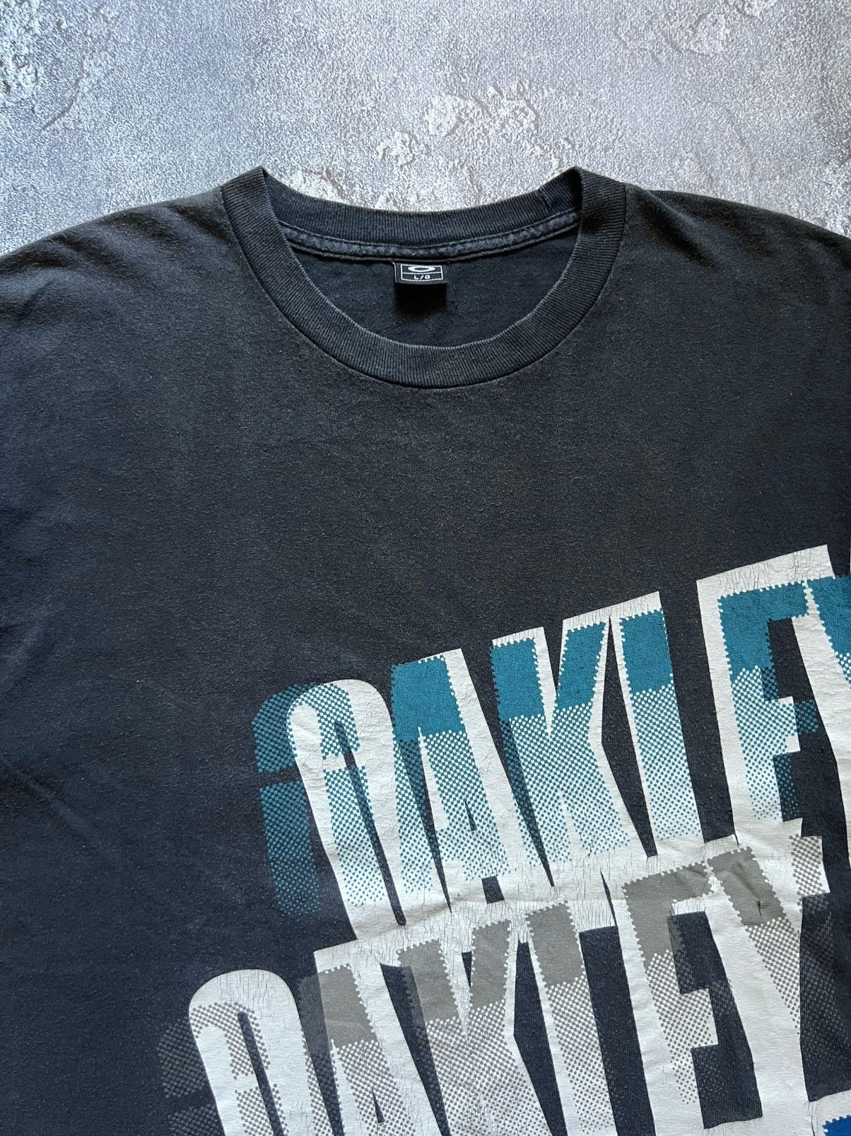 Oakley Vintage Oakley Graphic Tee Black Mens – Y2K 90s Streetwear Size US L / EU 52-54 / 3 - 2 Thumbnail