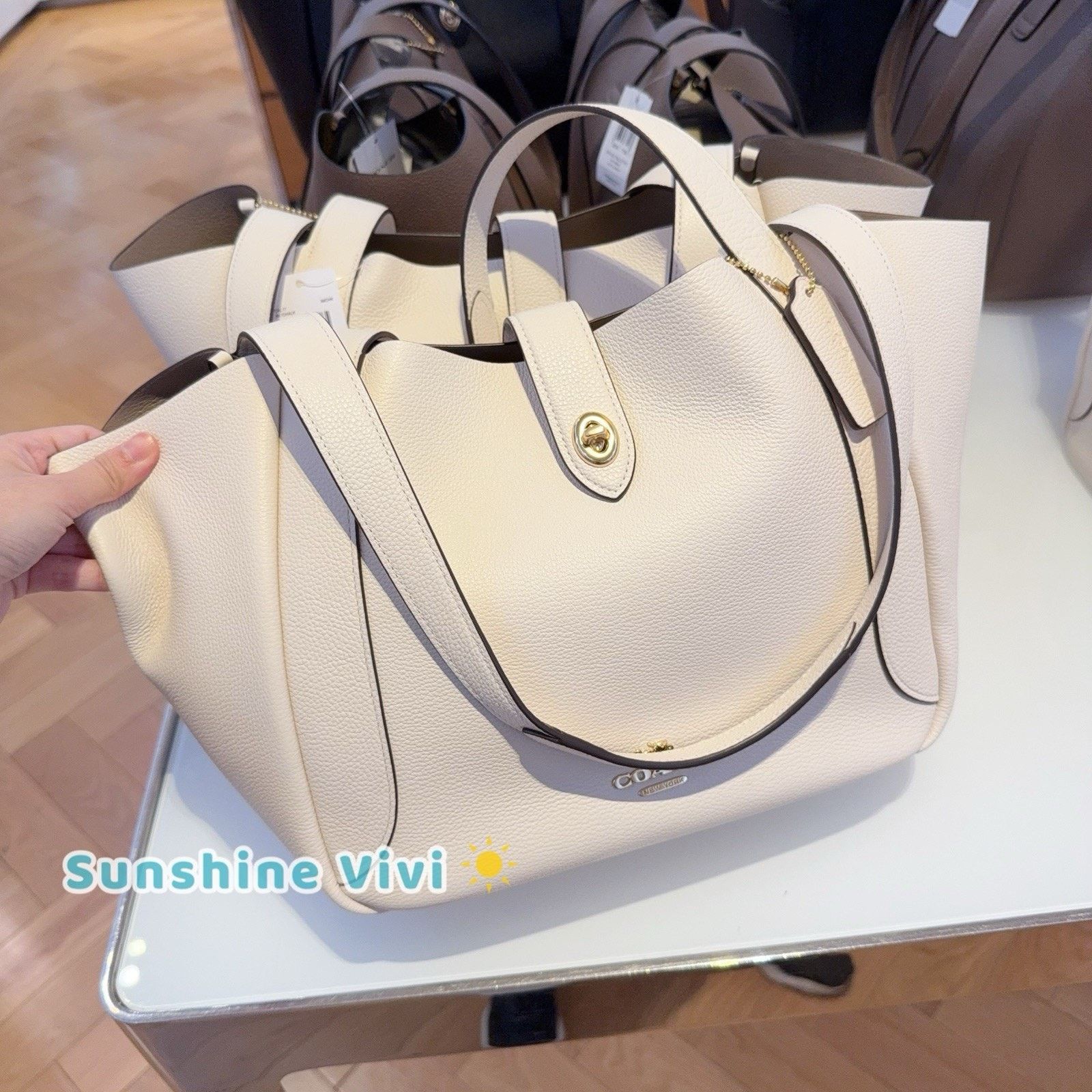 Coach NWT Coach Hadley Turnlock Tote Bag Leather CAL17 Gold/Chalk Size ONE SIZE - 1 Thumbnail