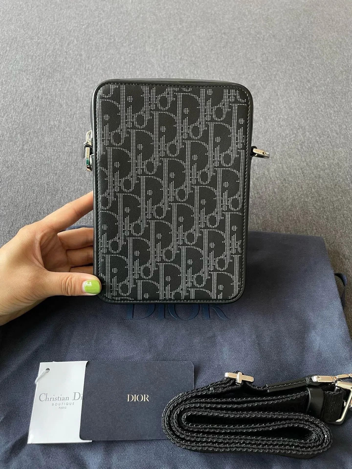 Dior Dior World Tour Black Leather Messenger Bag. Size ONE SIZE - 1 Thumbnail