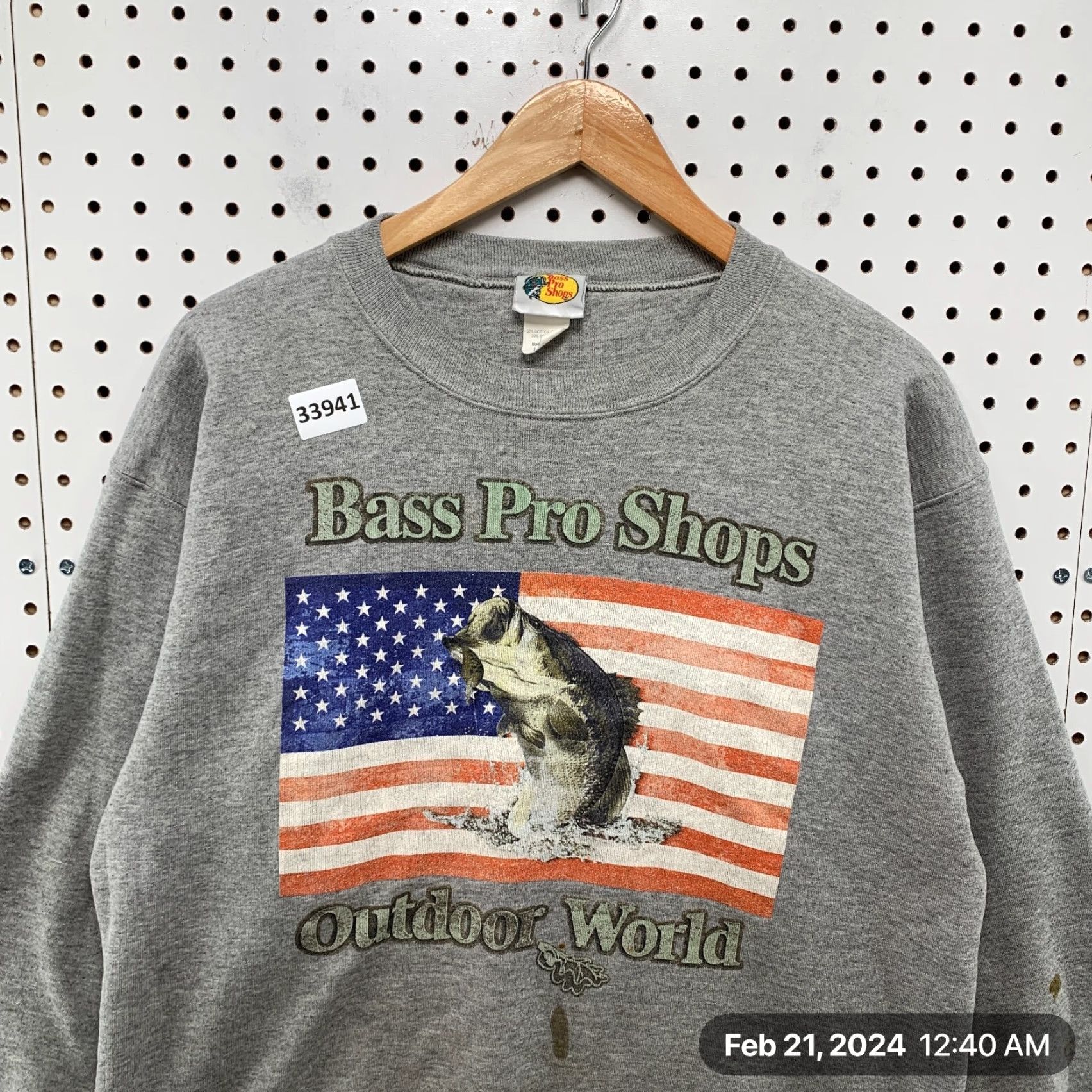 Bass Pro Shops VINTAGE Bass Pro Shop Fishing Crewneck Mens M Gray Flag USA Distressed Size US M / EU 48-50 / 2 - 5 Thumbnail