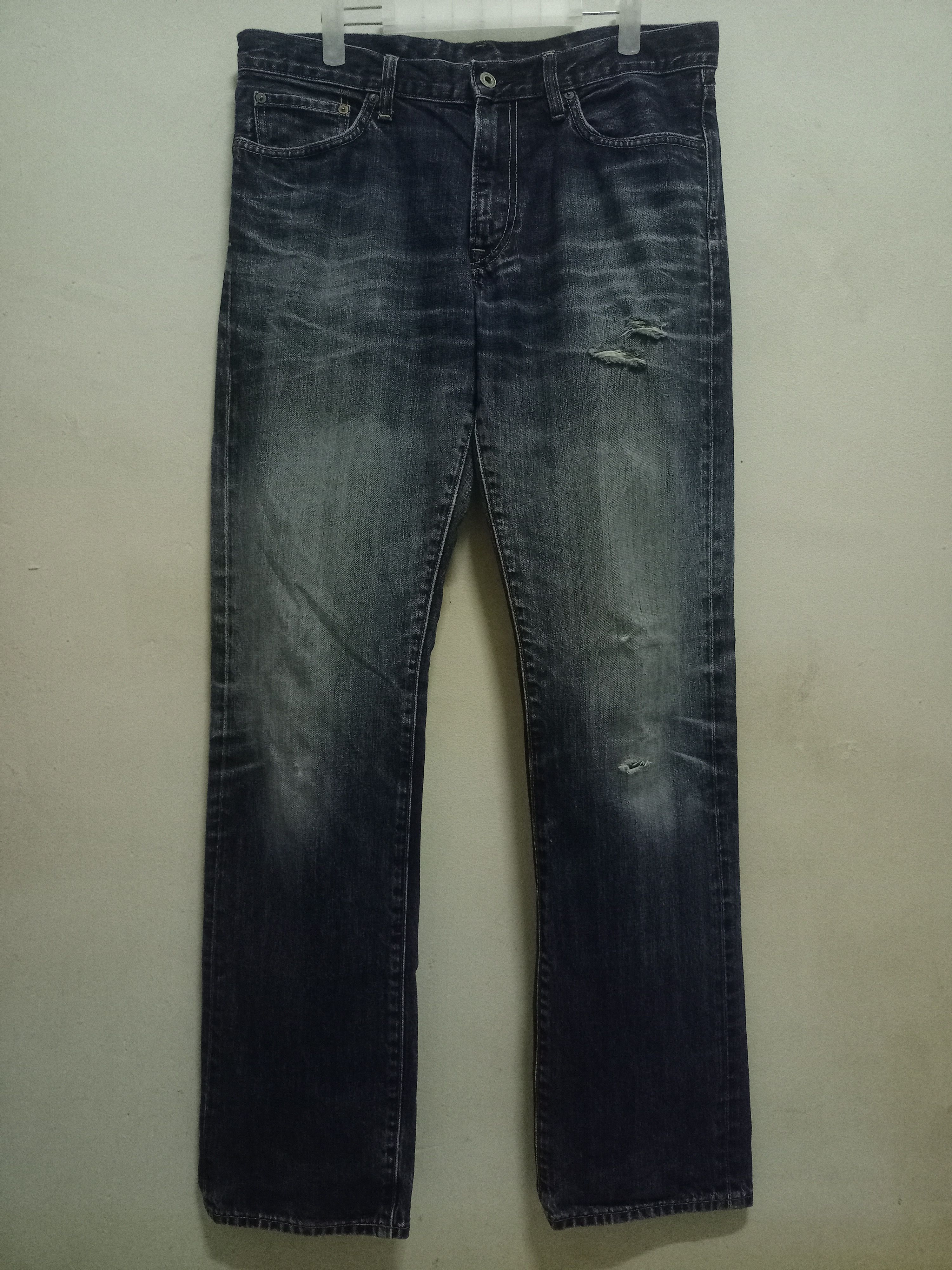 Japanese Brand × Uniqlo Vintage Japanese Uniqlo Blue Wash Distressed Baggy Jeans Size US 34 / EU 50 - 1 Thumbnail