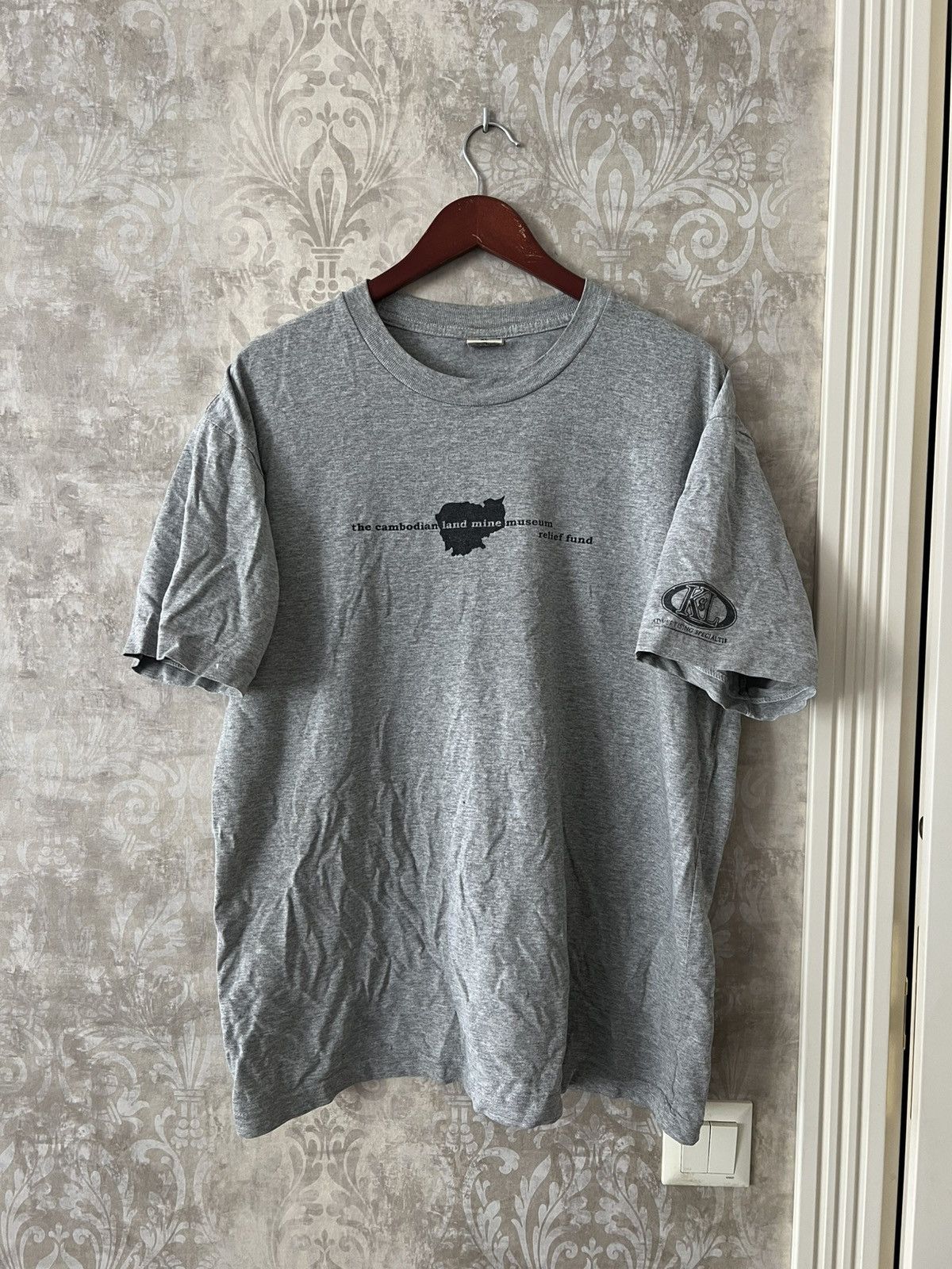 Vintage Vintage 90s Cambodian Landmine Museum Charity T-Shirt Size US XL / EU 56 / 4 - 1 Thumbnail