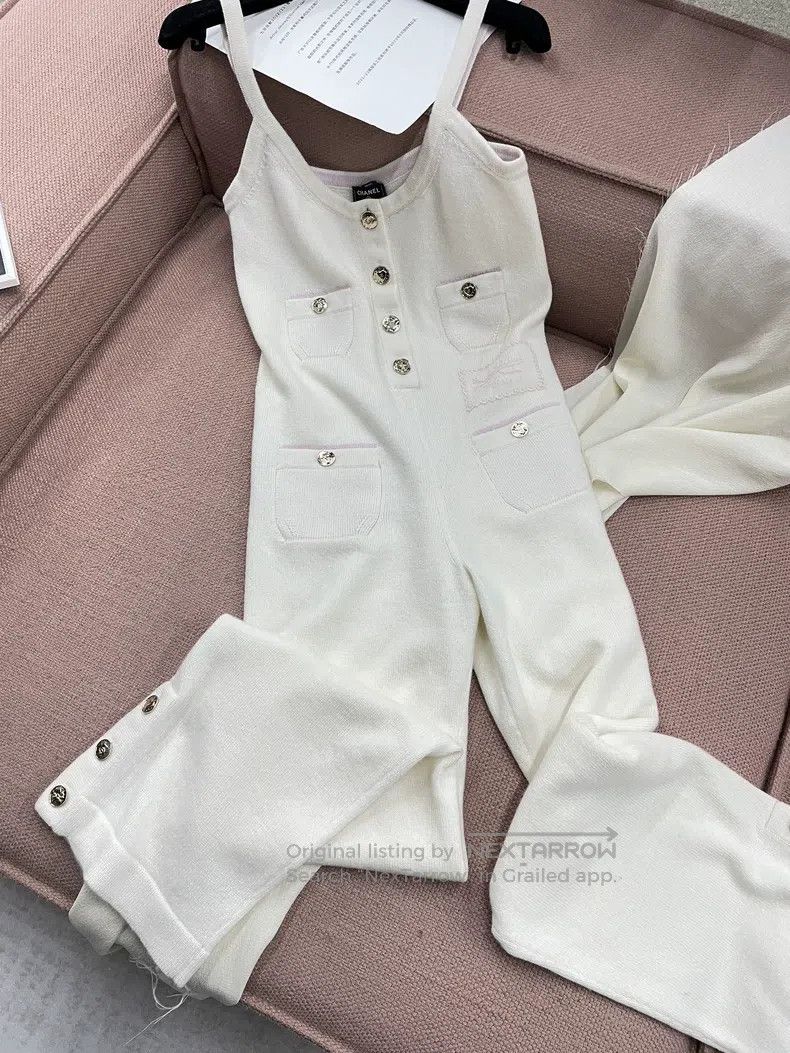 Chanel Chanel 25B white knitted cashmere jumpsuit Size 42" / US 20 - 1 Thumbnail