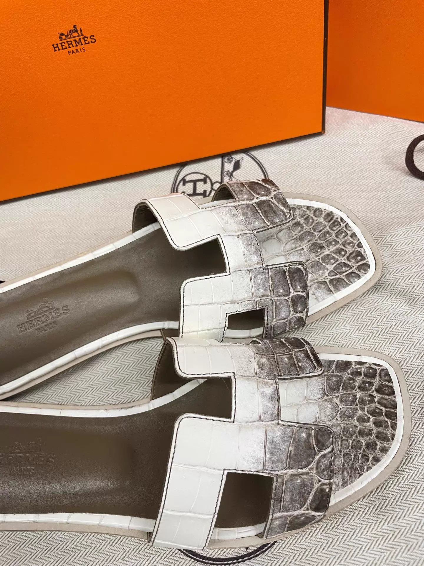 Hermes Hermes Women's Himalayan Crocodile H Slipper Size 37.5 Size US 7 / IT 37 - 7 Thumbnail
