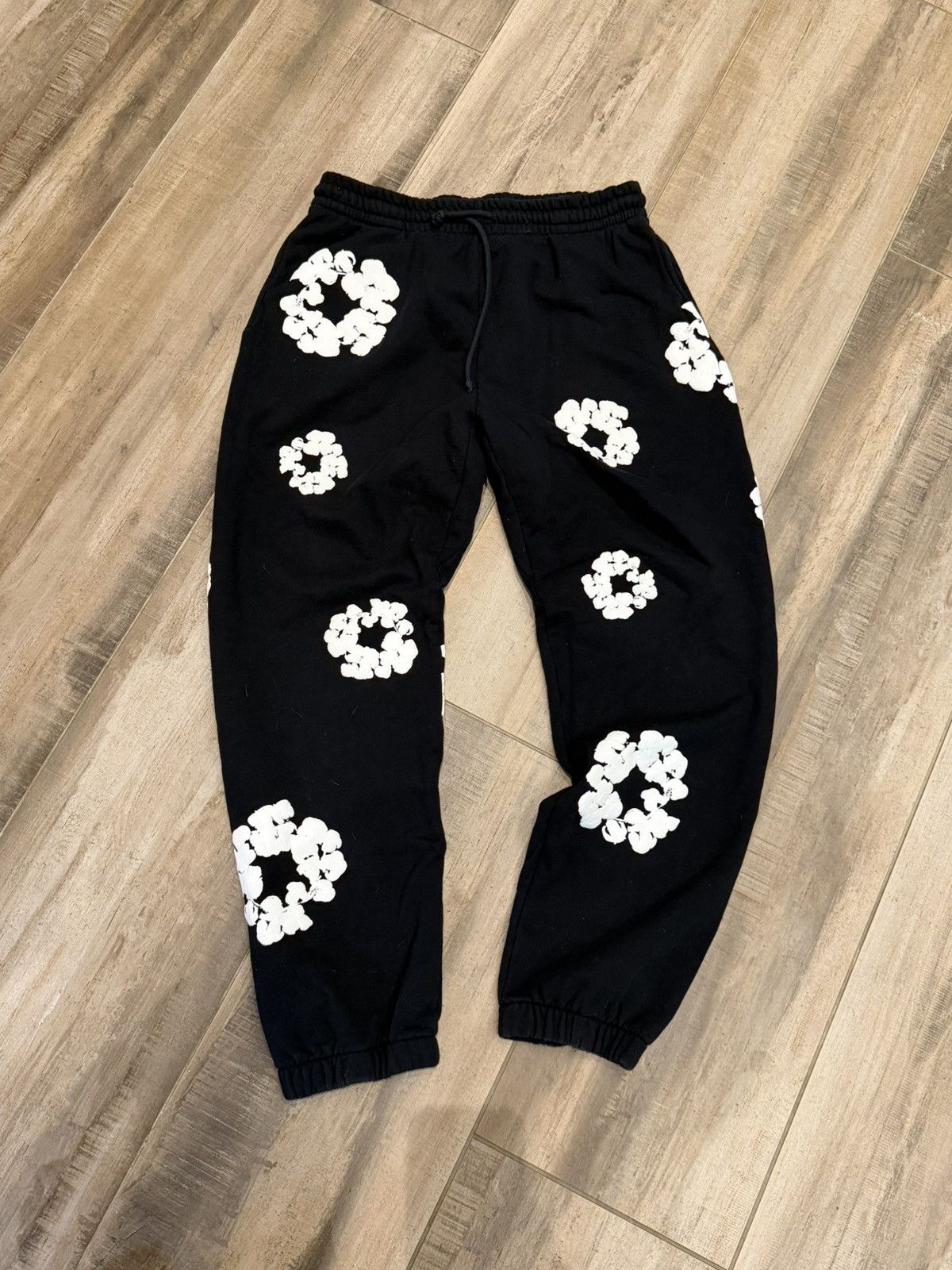 DENIM TEARS Denim Tears ‘Cotton Wreath’ Sweats Black Size US 38 / EU 54 - 1 Thumbnail