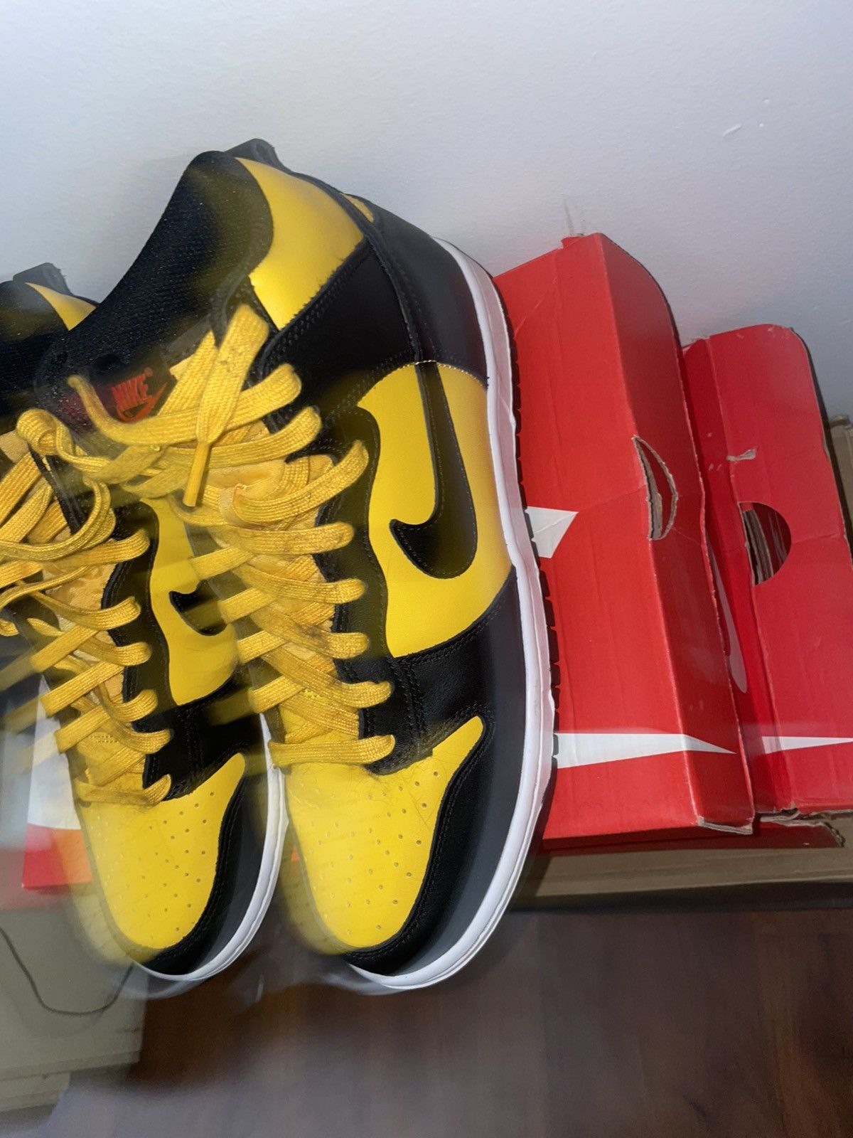 Jordan Brand NIKE DUNK HI RETRO UNIVERSITY GOLD/BLACK-WHITE OR UNIVERSITY Size US 9.5 / EU 42-43 - 6 Thumbnail